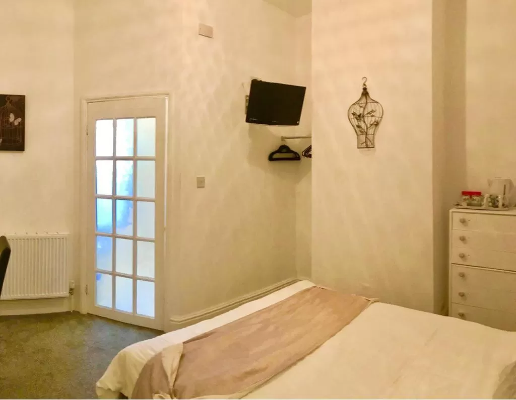 Ground Floor Double Room in Admiral Guest House