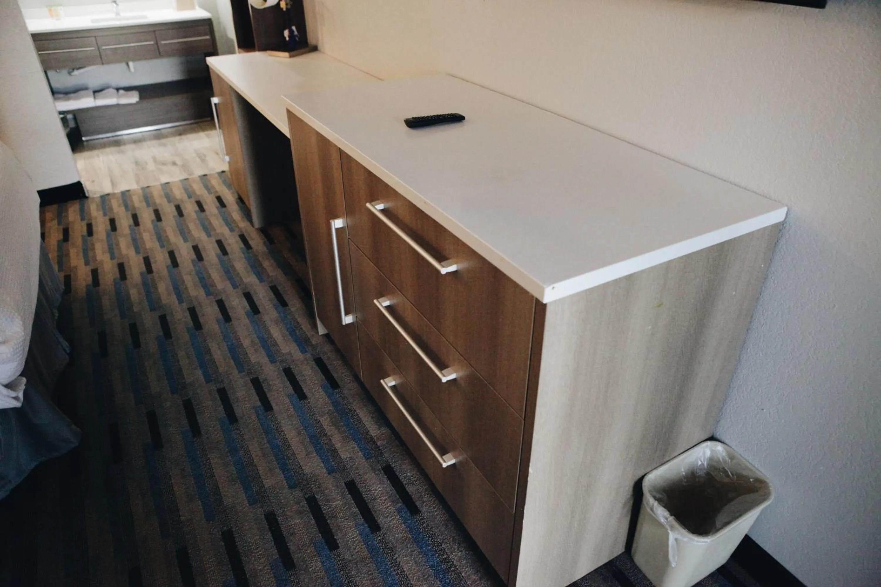 All Seasons Inn & Suites