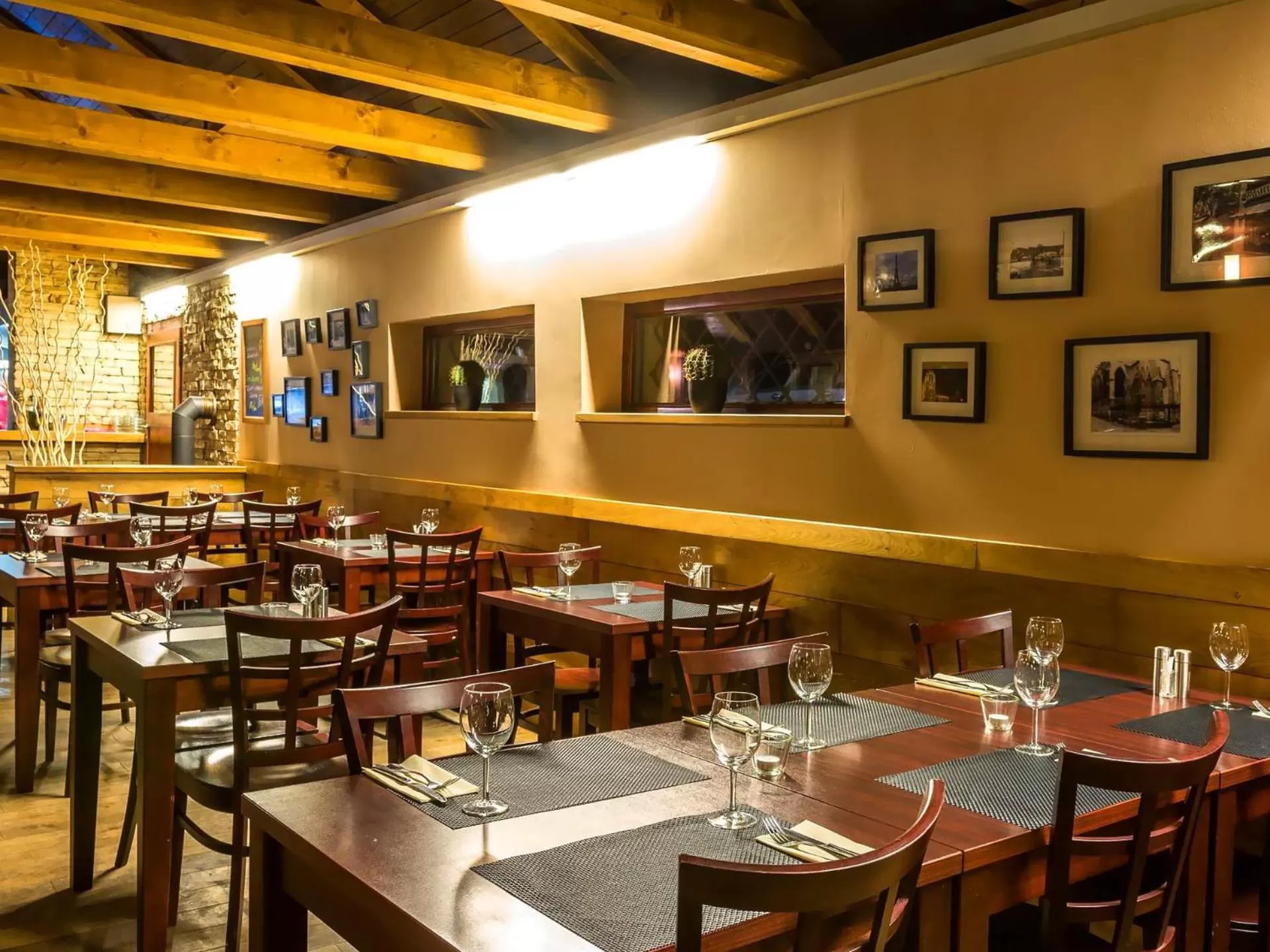 Restaurant/places to eat in Hotel Nosal