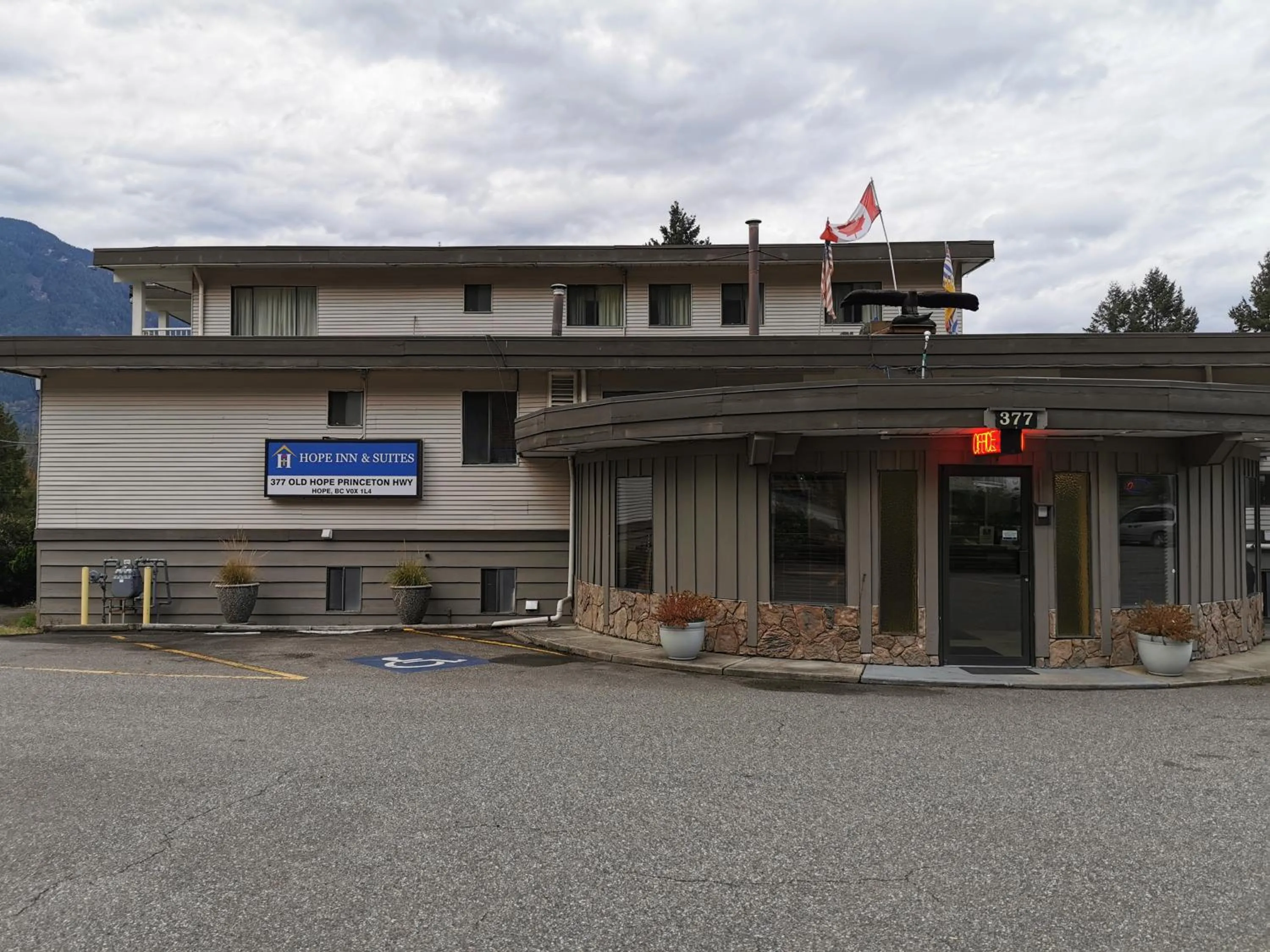 Facade/entrance in Hope Inn and Suites