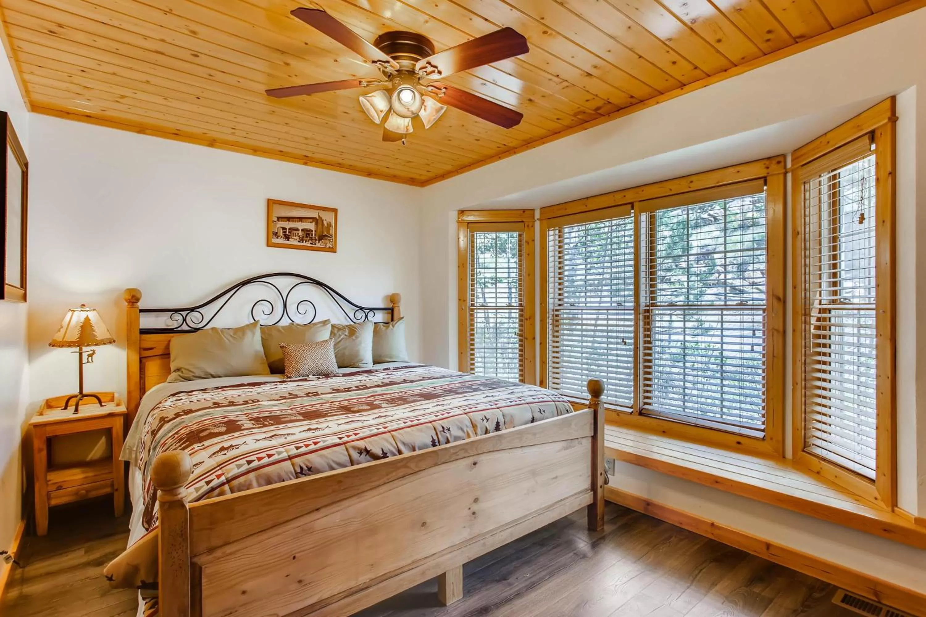 Bed in Estes Park Condos