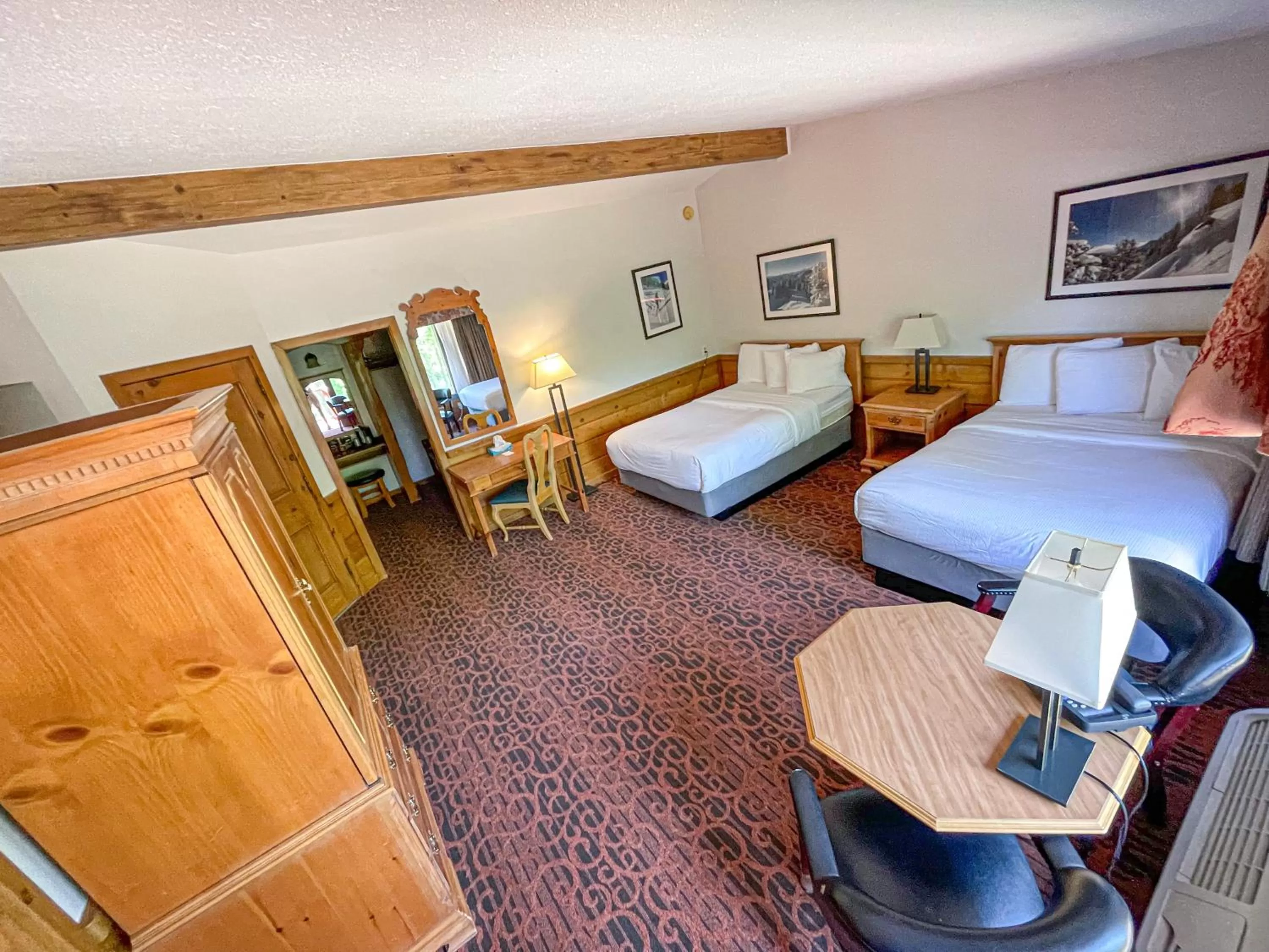 Photo of the whole room, Bed in Otsego Resort
