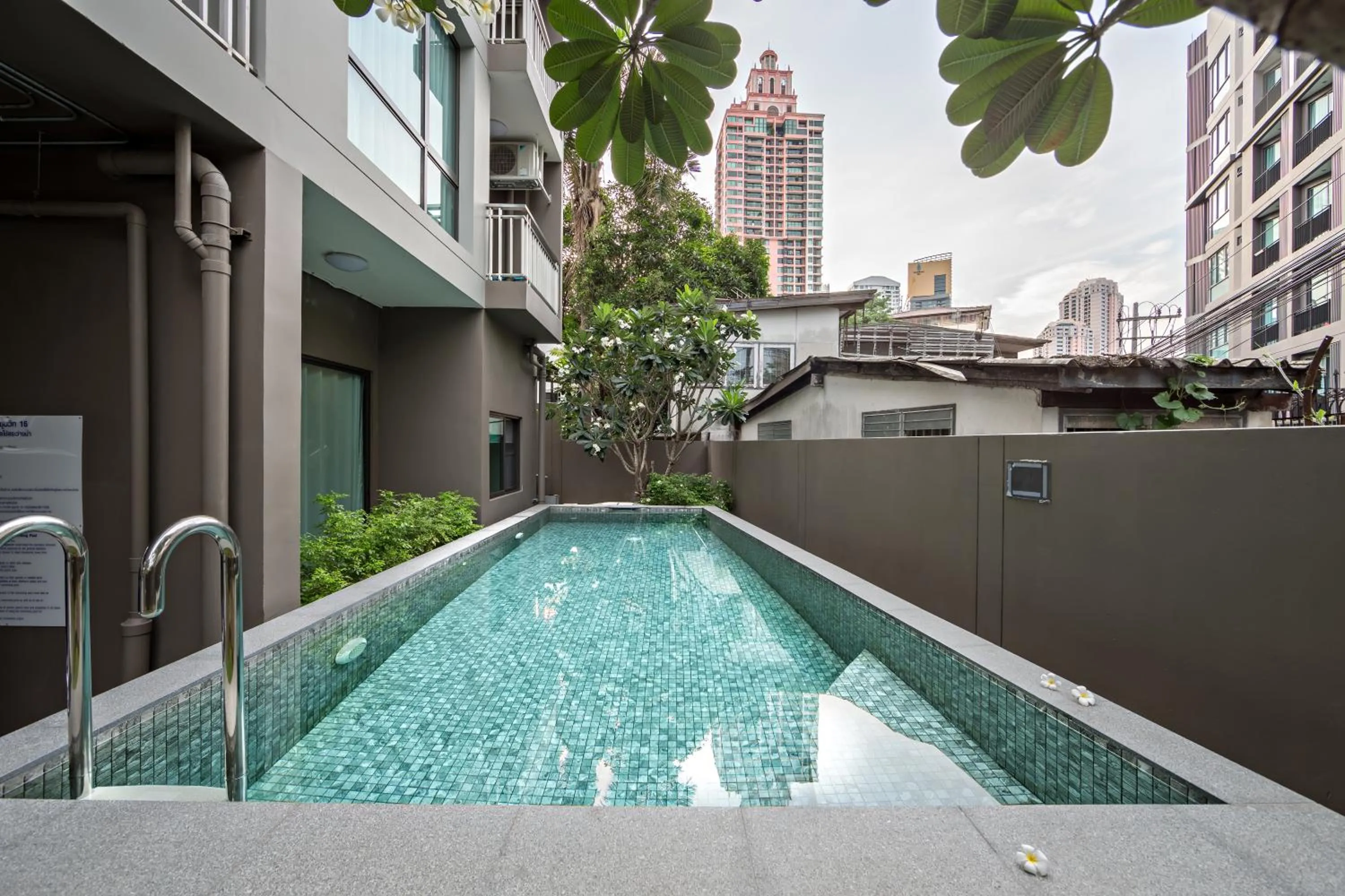 Swimming pool in Like Sukhumvit 22