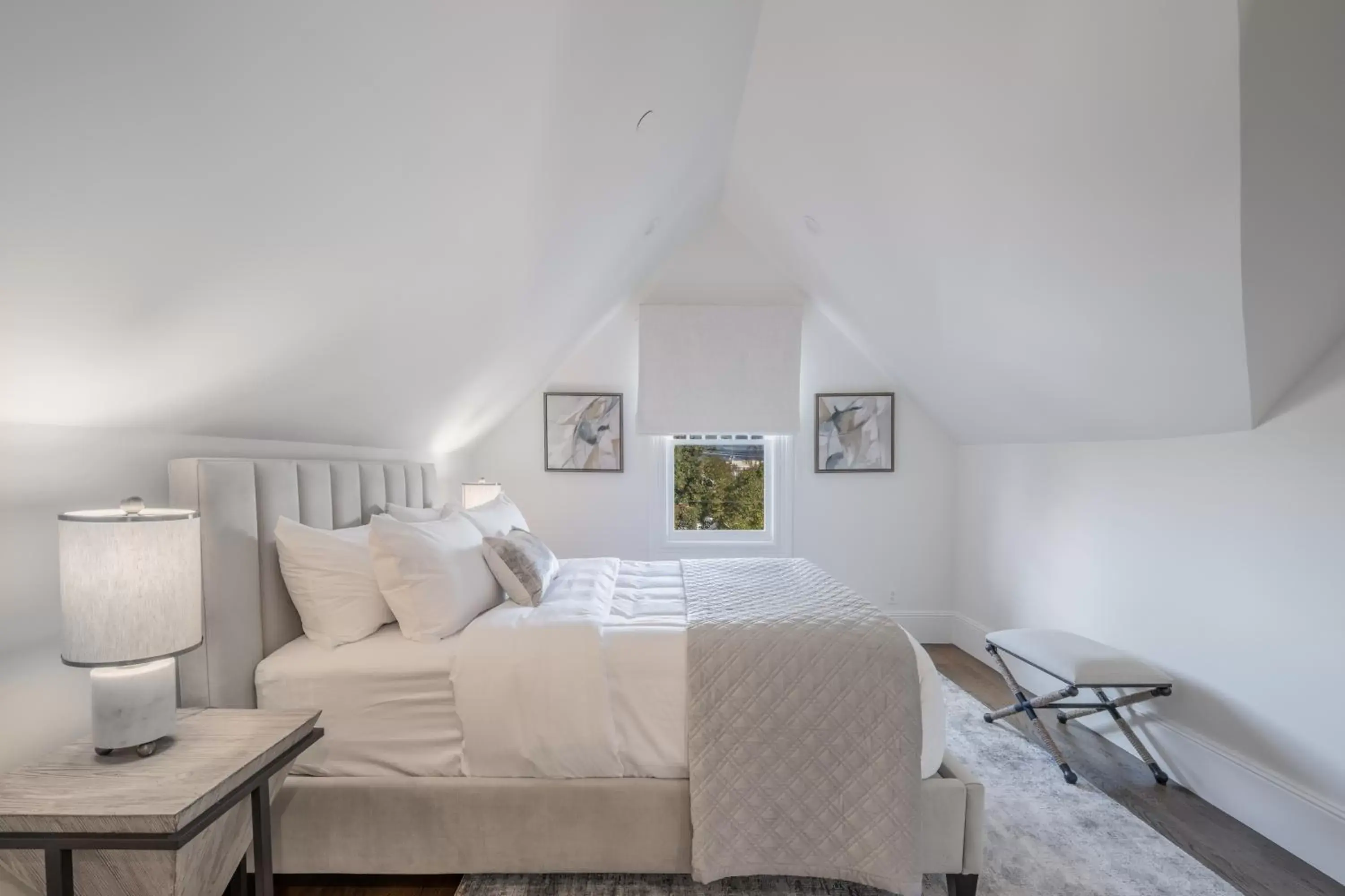 Superior Queen Room in The George - Luxury Boutique Inn Superior Queen Room in The George - Luxury Boutique Inn