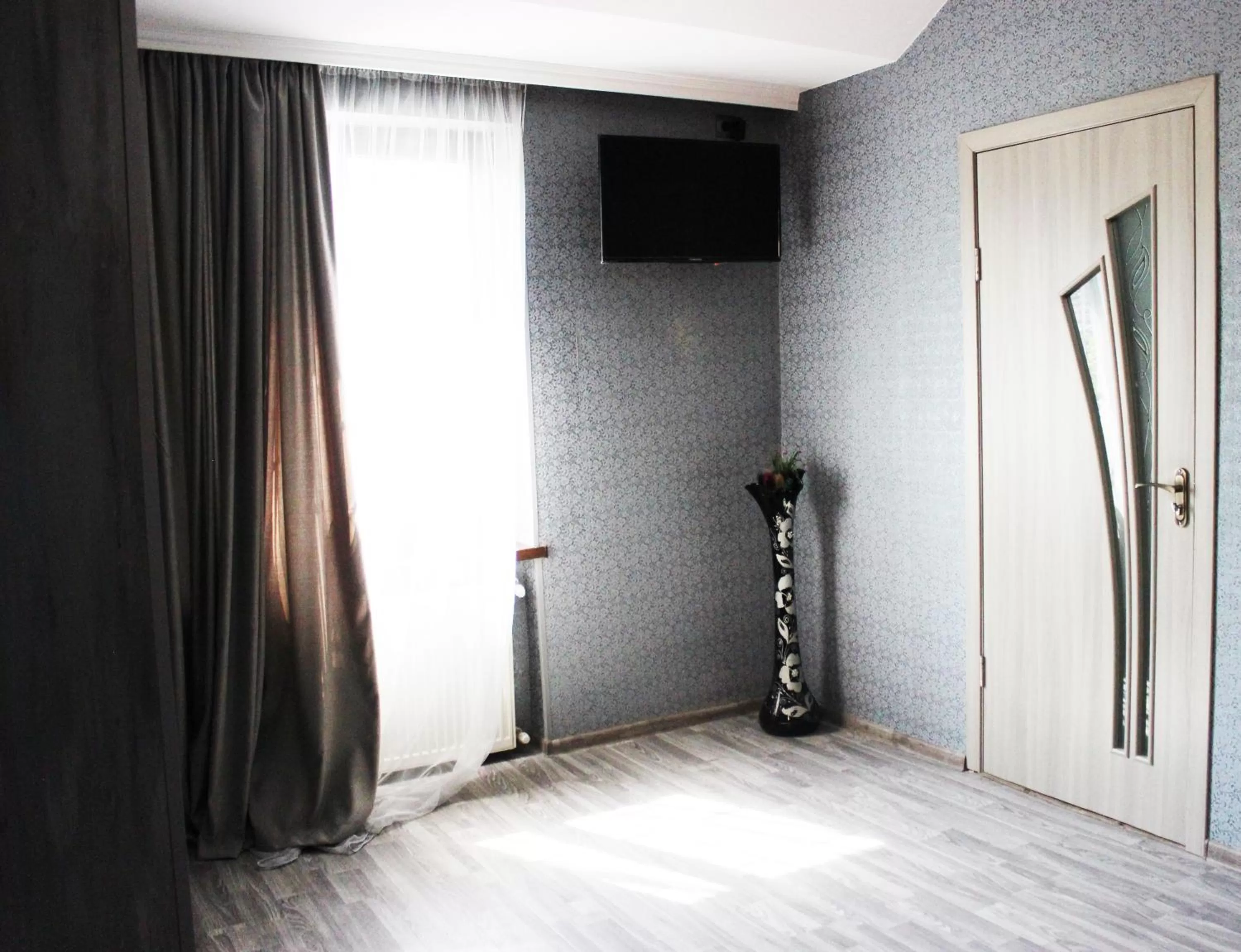 TV and multimedia, TV/Entertainment Center in Golden Way