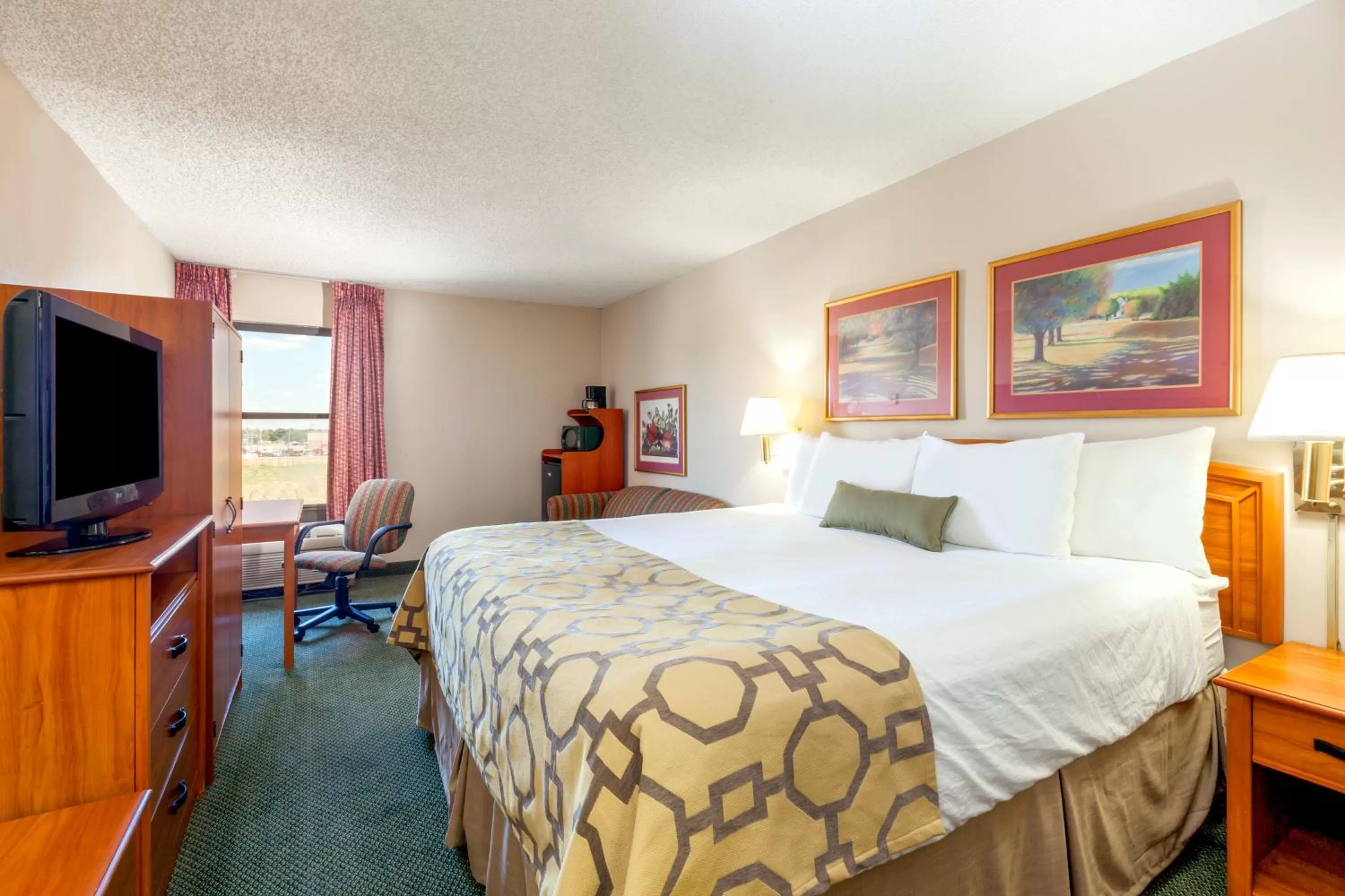 Deluxe King Suite - Non-Smoking in Baymont by Wyndham Amarillo East