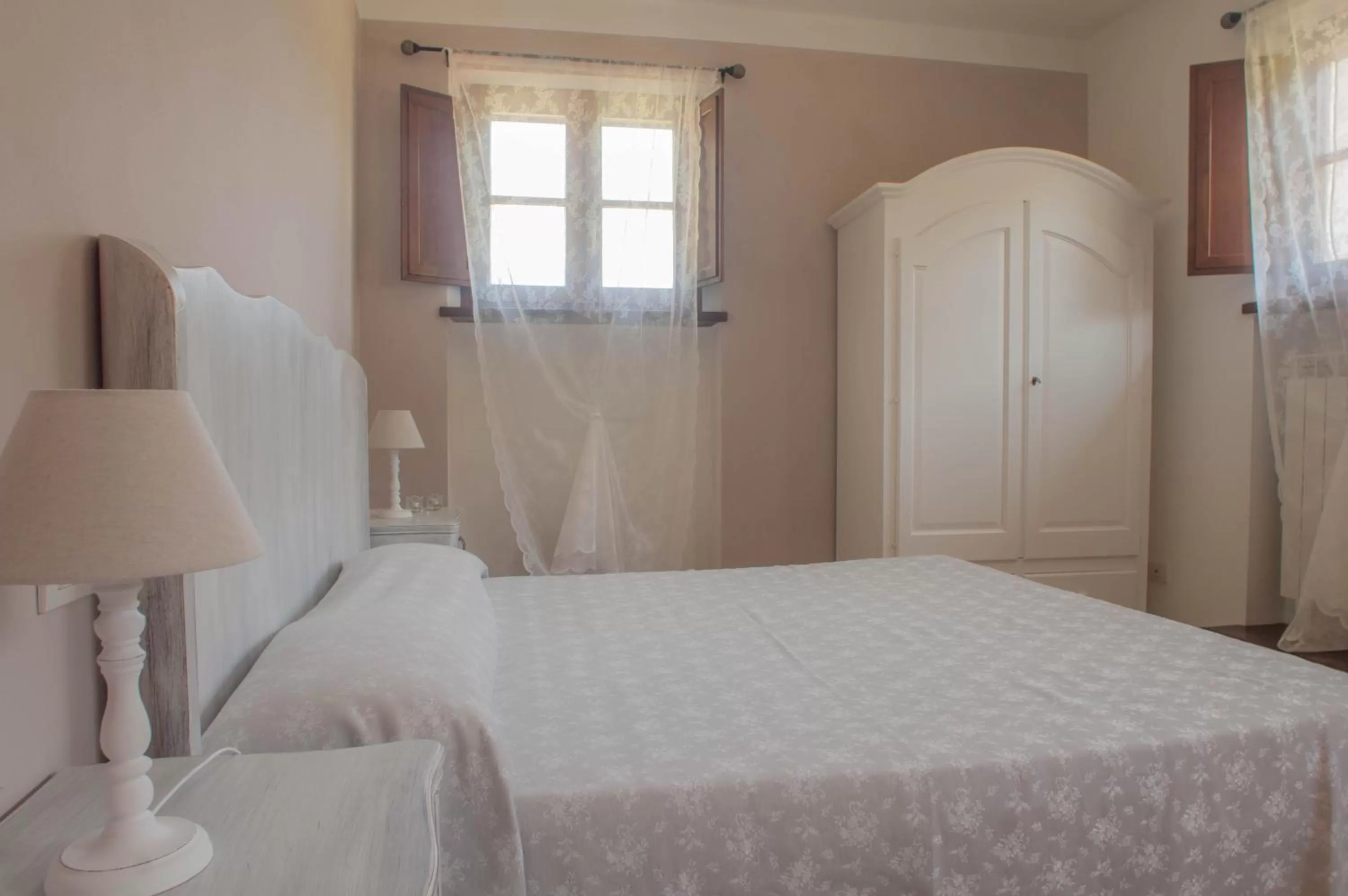 Bedroom, Bed in CASALE LA FATA -tipico toscano immerso nelle colline tra Lucca e Versilia, 6 appartamenti indipendenti