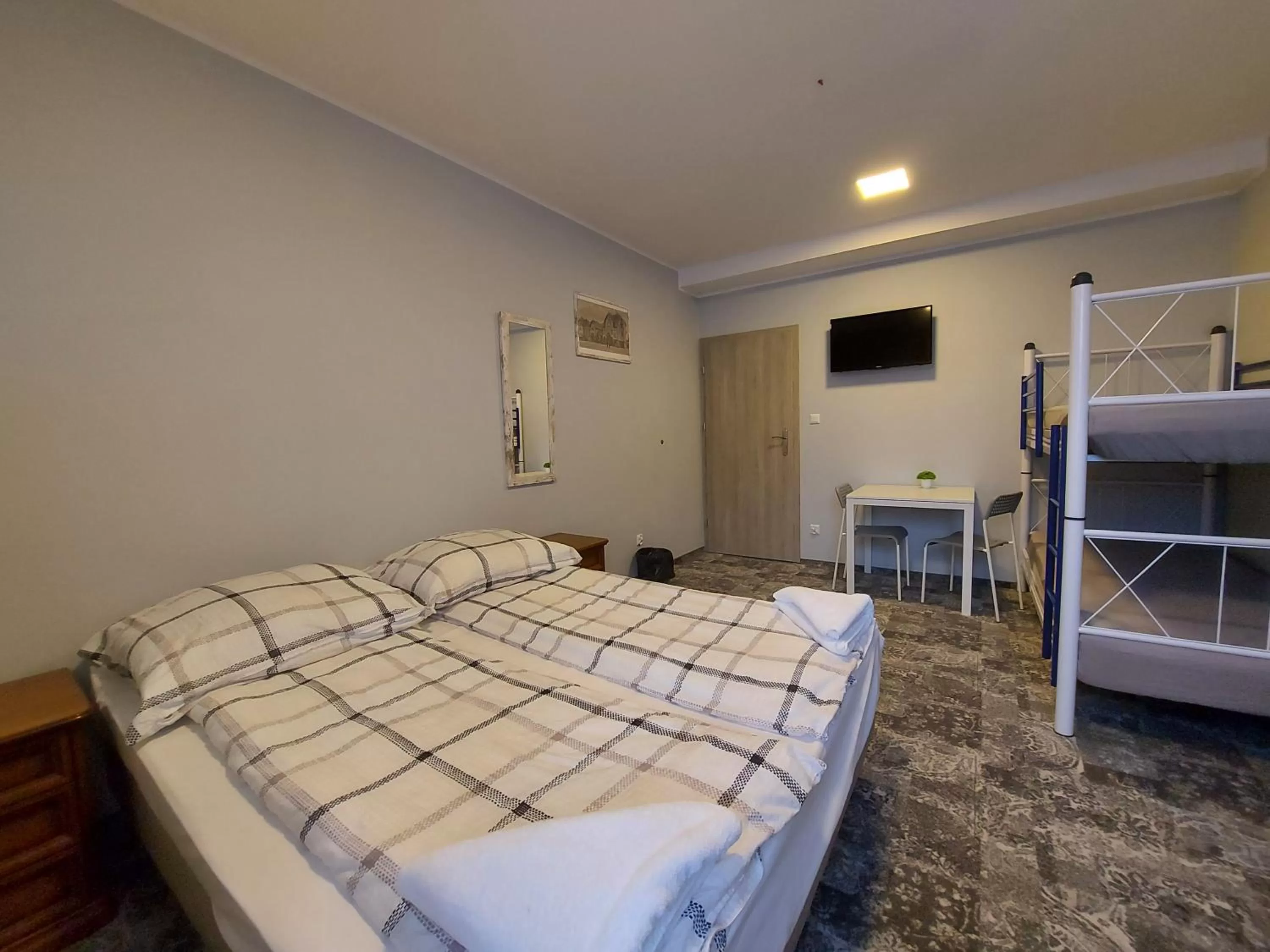 Photo of the whole room, Bed in Kamienica1924