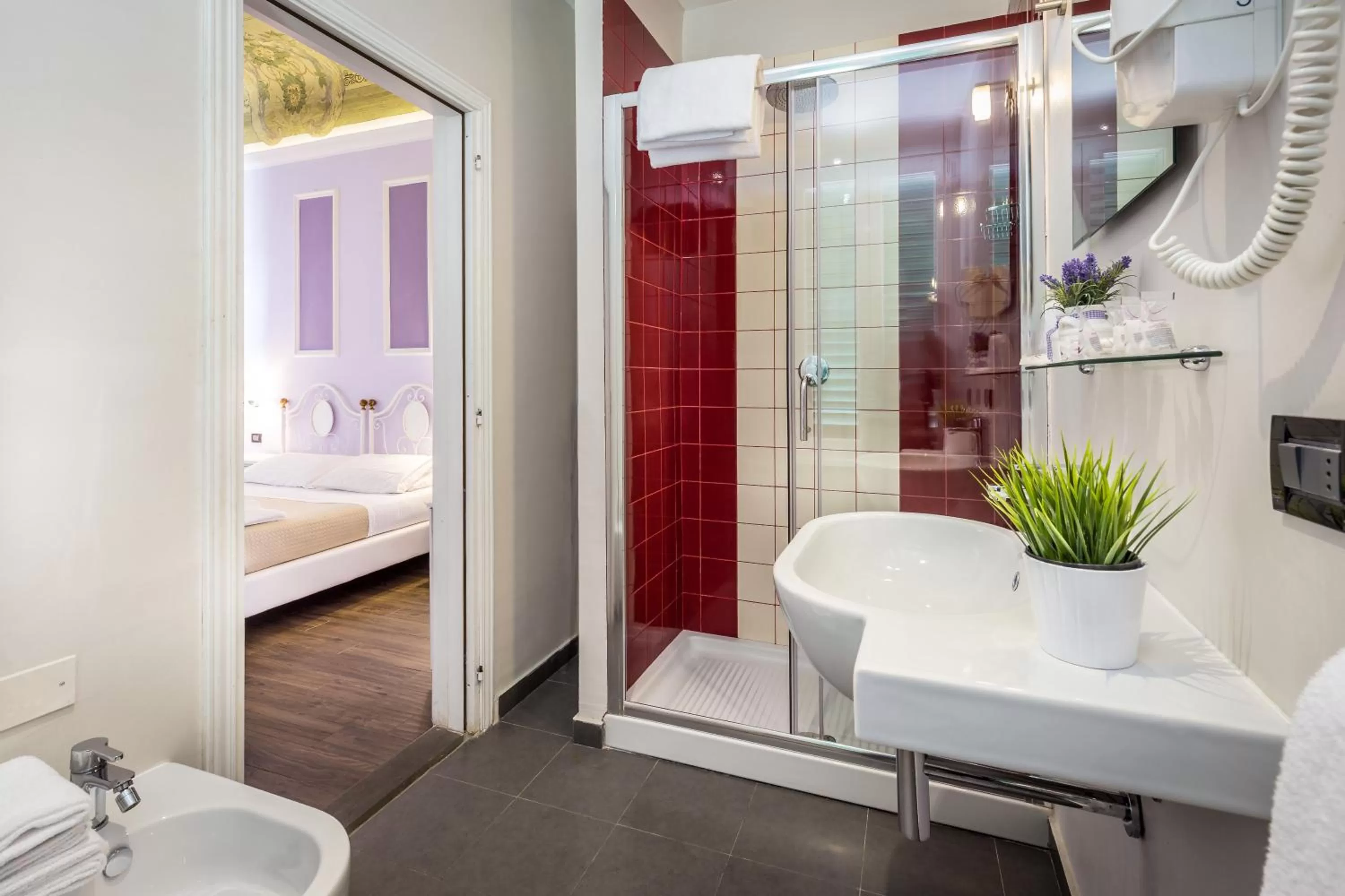 Bathroom, Bed in Hotel Ferrucci