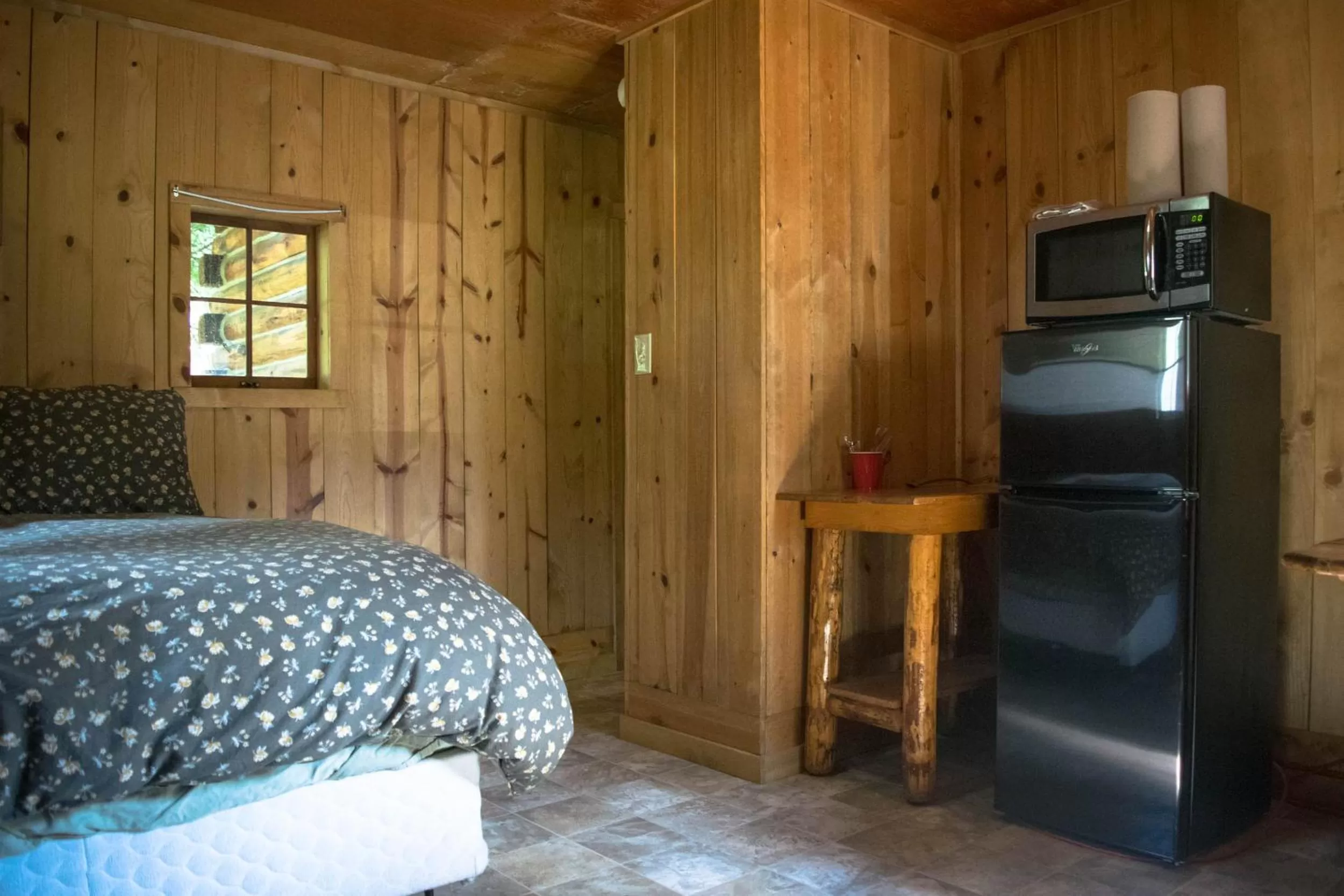 Bed in Silver Gate Lodging