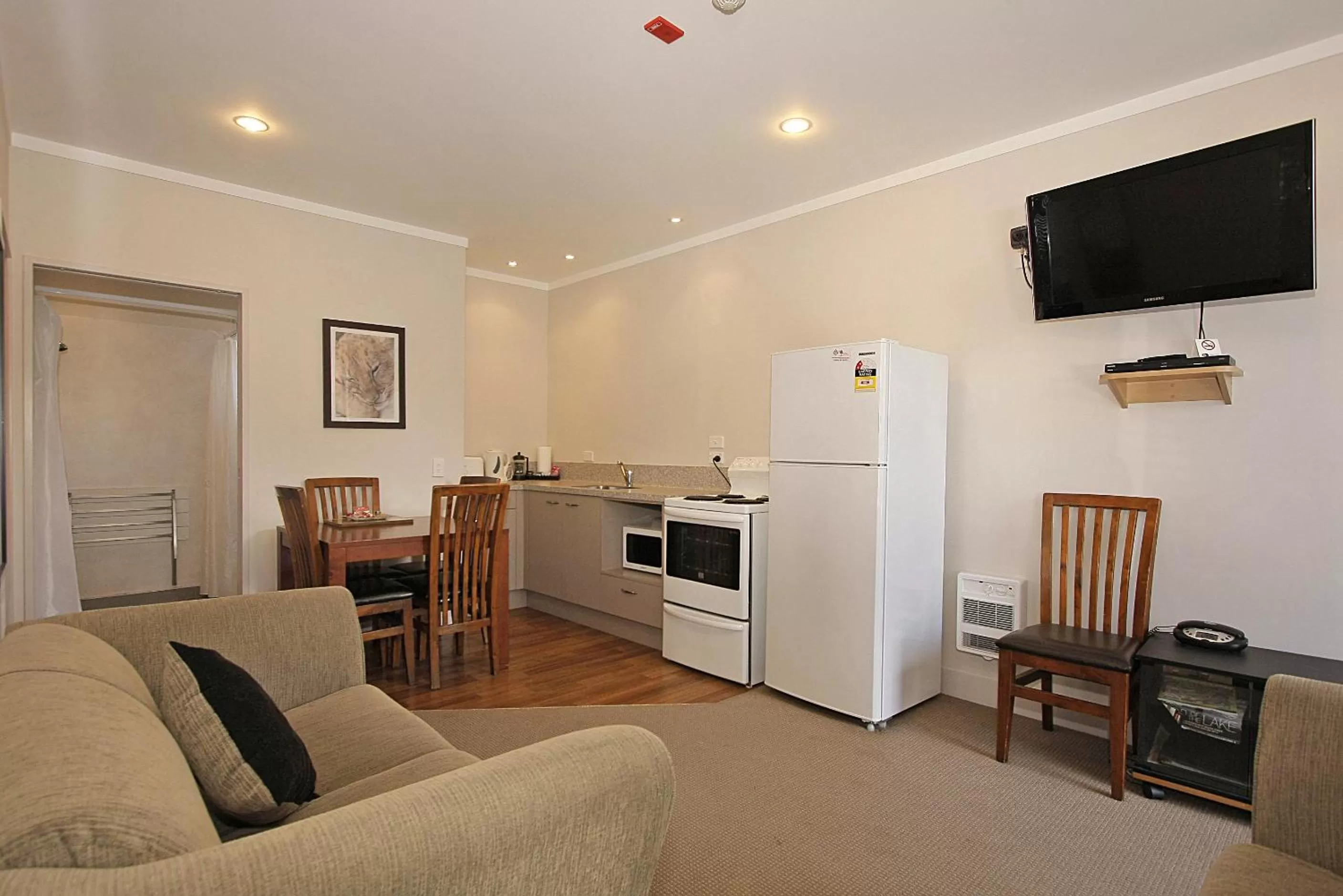 TV and multimedia in Big Five Motel