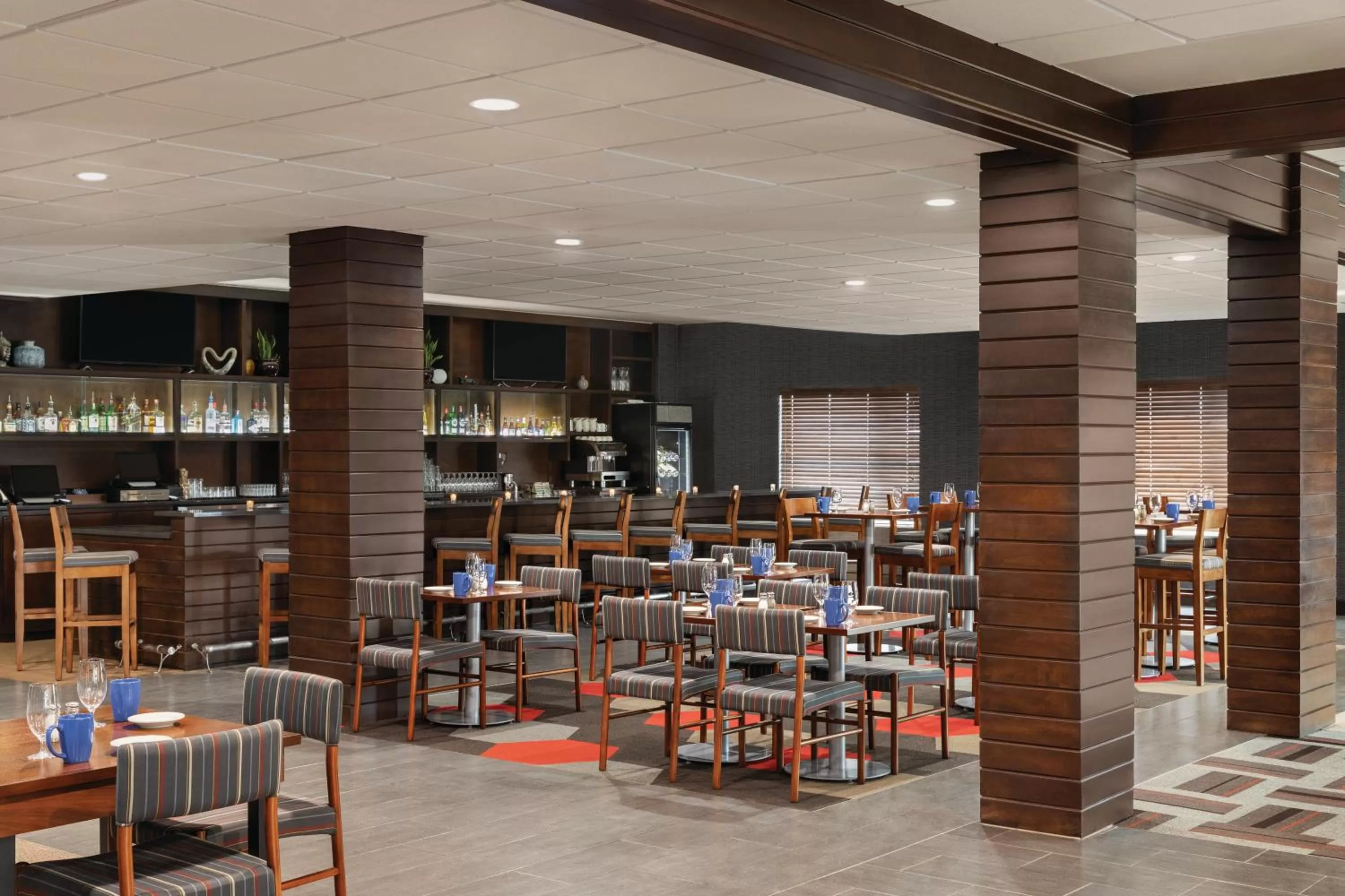 Restaurant/places to eat in Radisson Hotel Oklahoma City Airport
