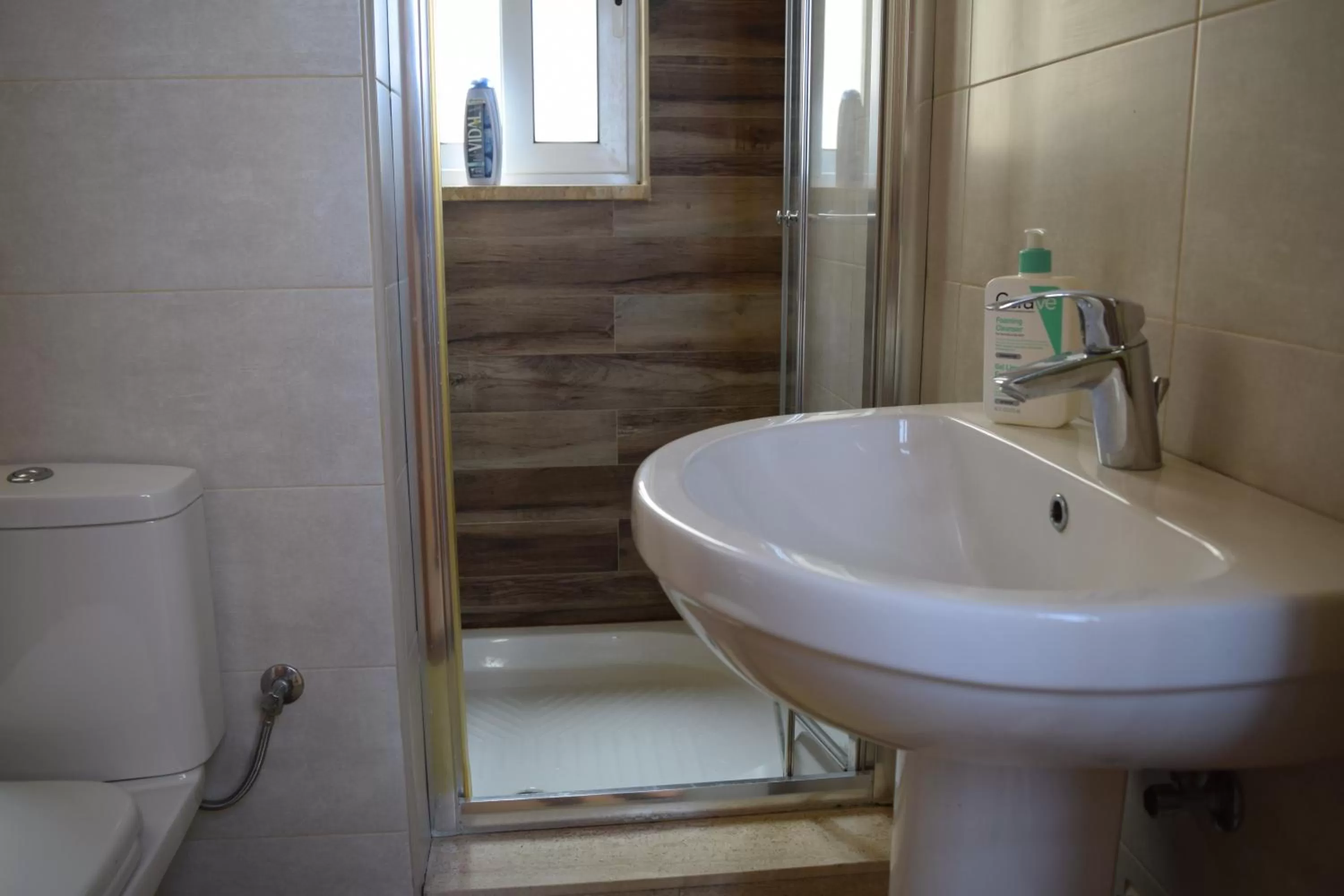 Shower in St George of Lydda B&B