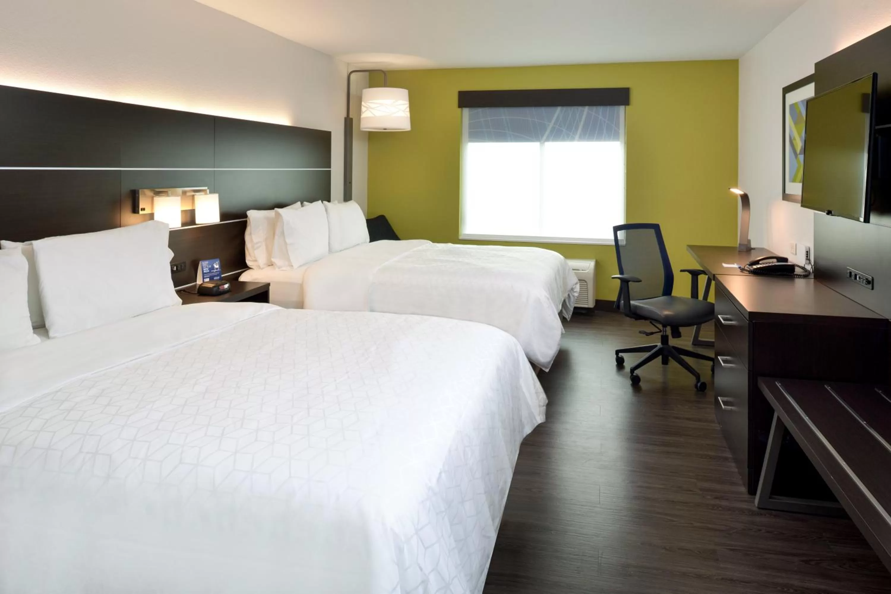 Photo of the whole room, Bed in Holiday Inn Express & Suites Pueblo by IHG
