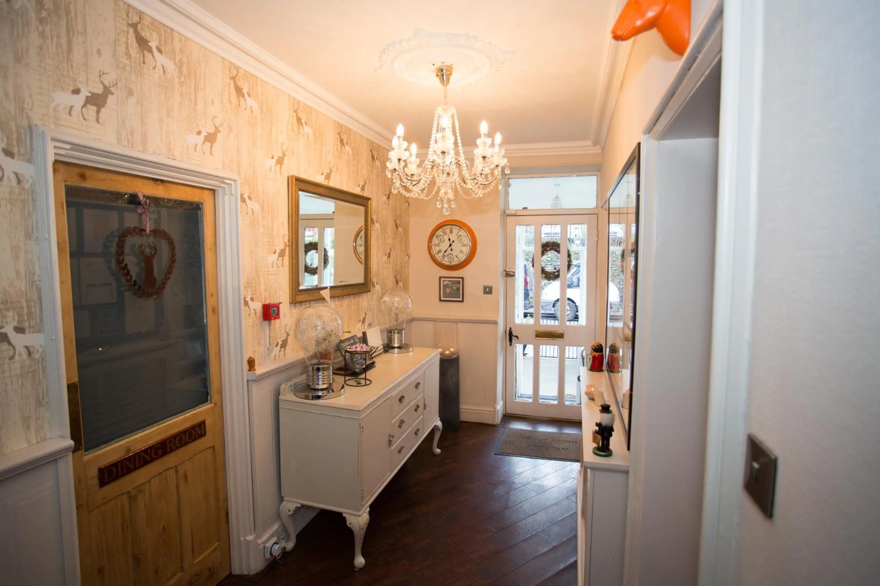 Lobby or reception in Holly Lodge Guest House with FREE off site health club