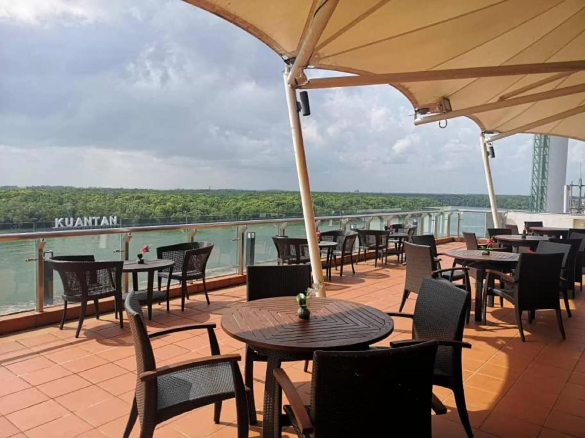 Restaurant/places to eat in Hotel Sentral Kuantan @ Riverview City Centre