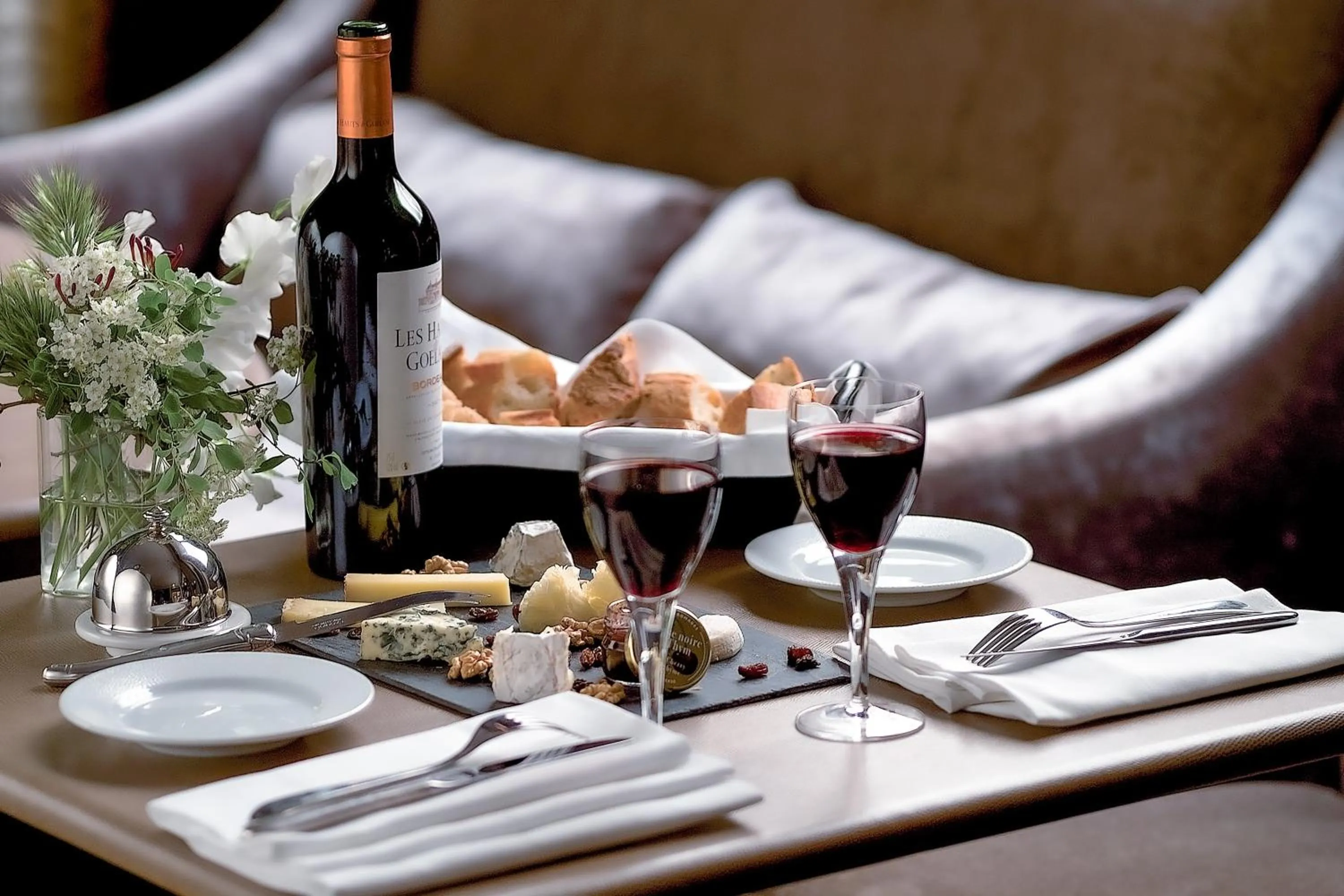 Lounge or bar in Esprit Saint Germain