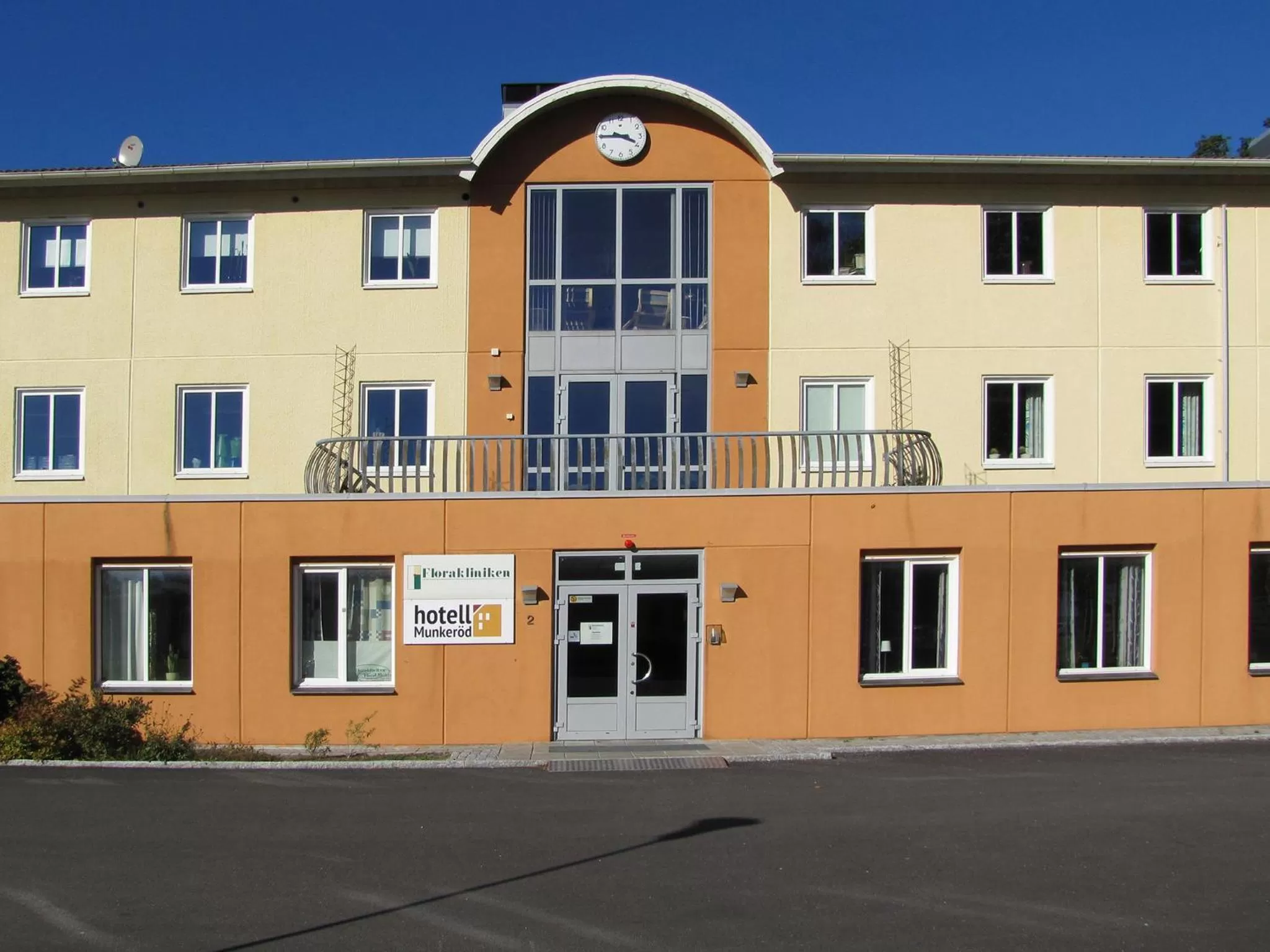 Facade/Entrance in Hotell Munkeröd