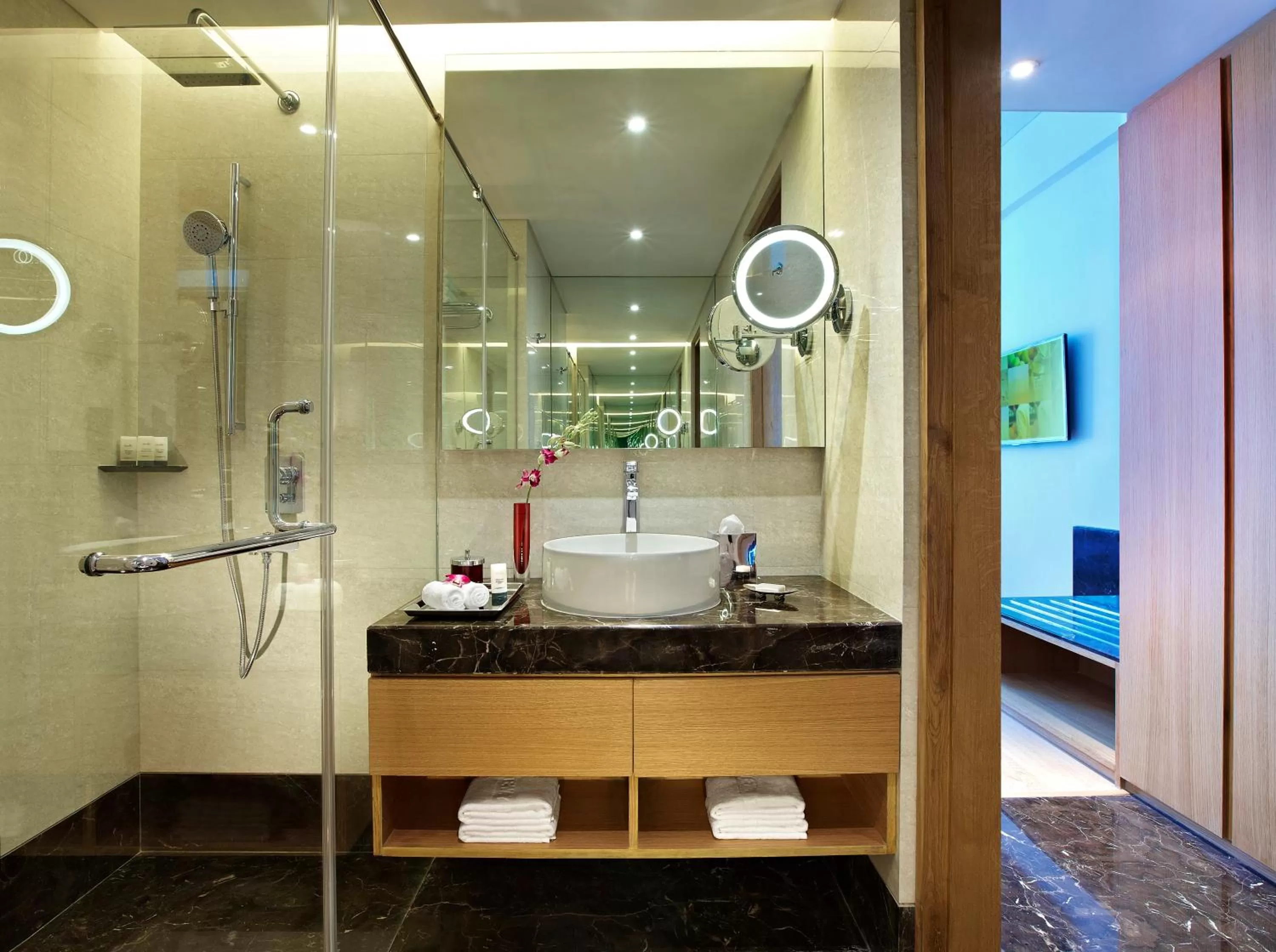 Shower in Vivanta Chennai IT Expressway OMR