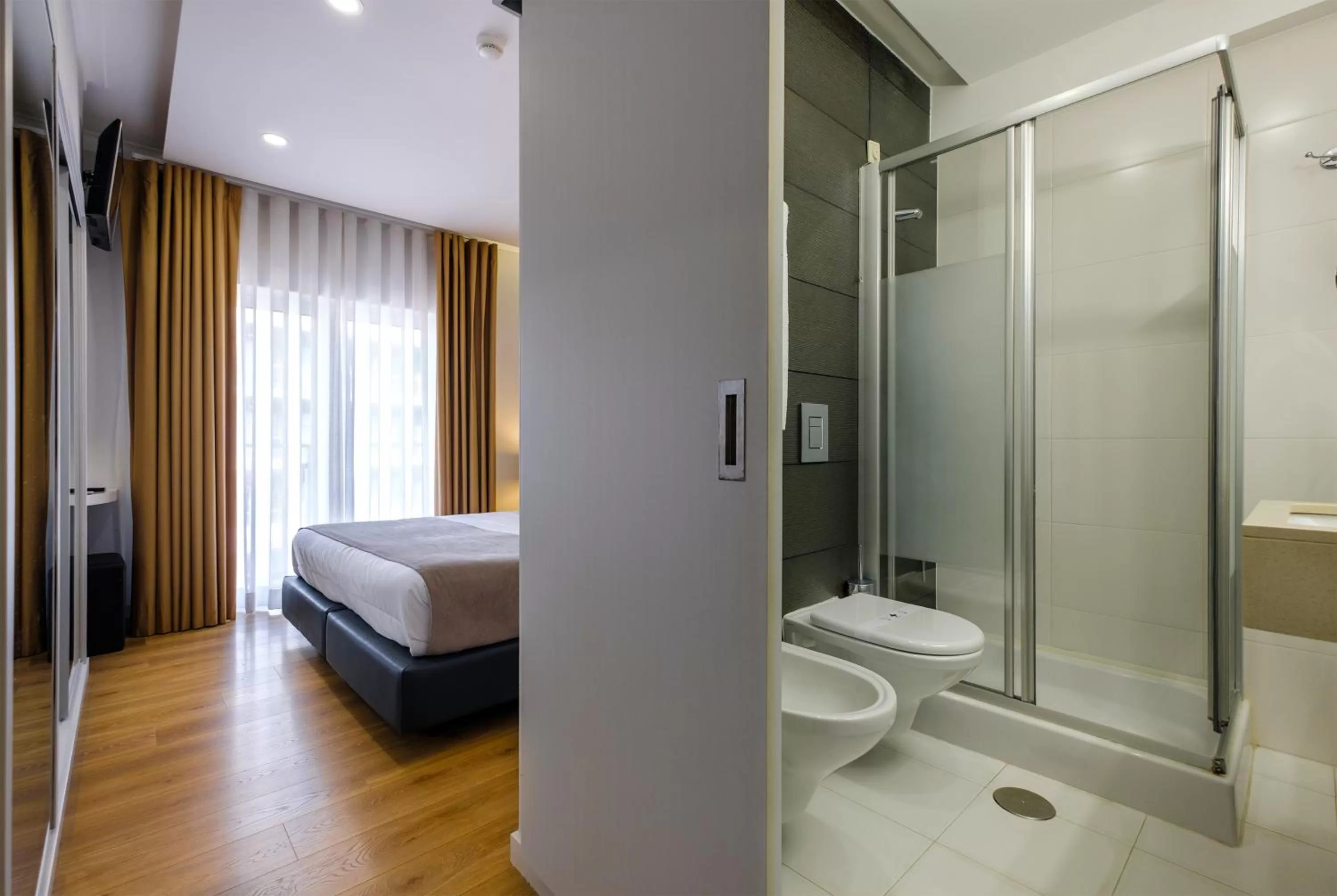 Bathroom, Bed in Hotel Rosa Mística by Umbral