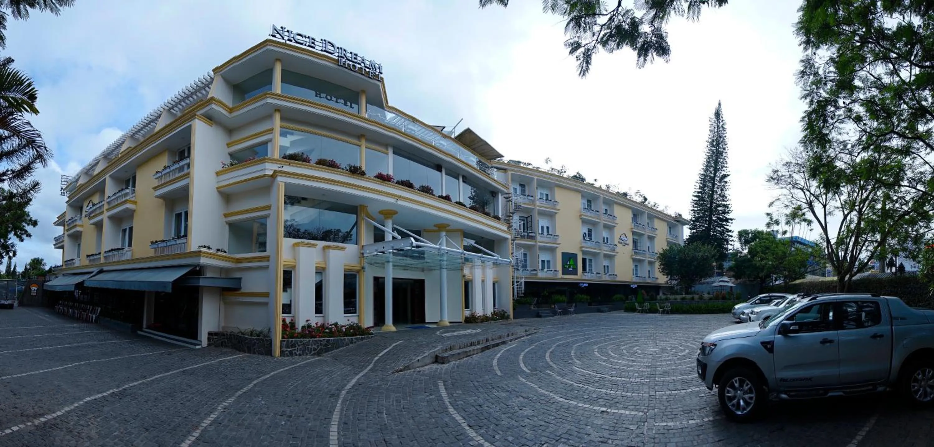 Property building in Nice Dream Hotel