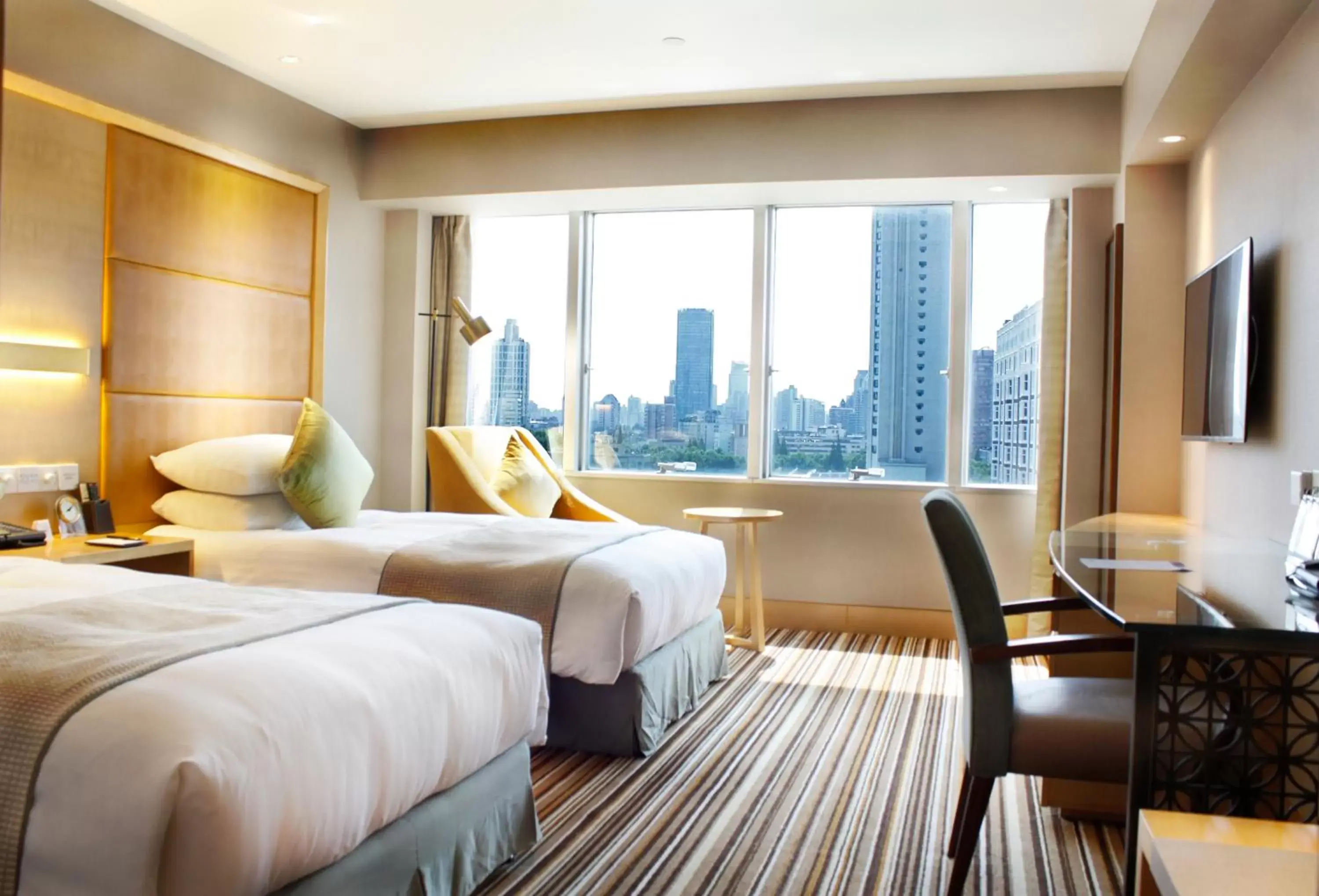 Deluxe Double Room - single occupancy in Jin Jiang Tower Deluxe Double Room - single occupancy in Jin Jiang Tower