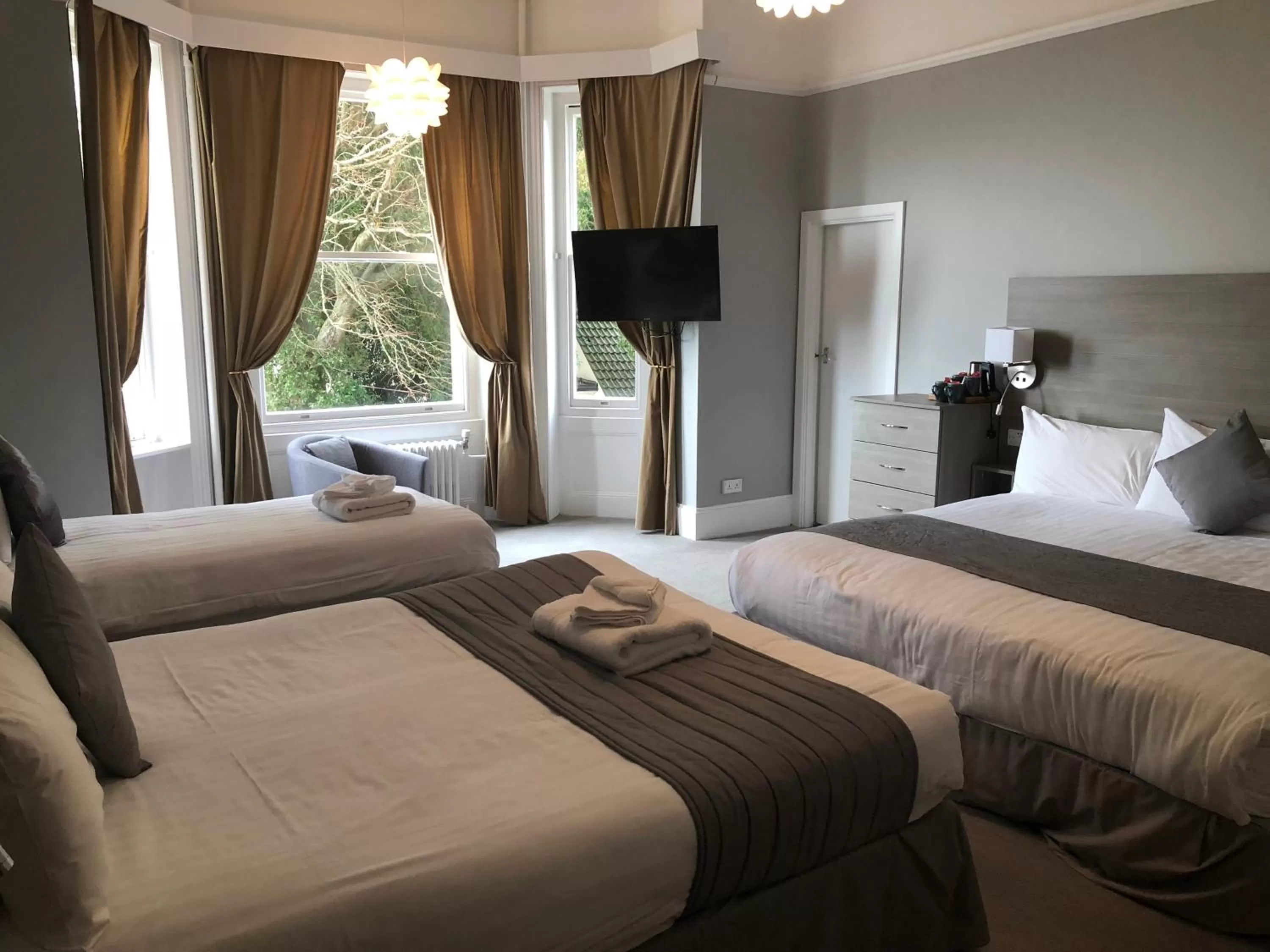 Photo of the whole room, Bed in Cottonwood Boutique