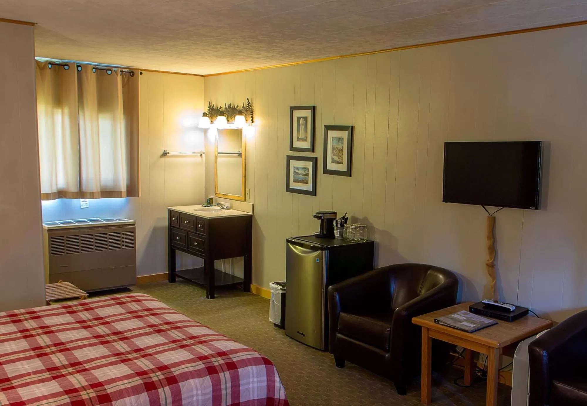 High Country Motel and Cabins