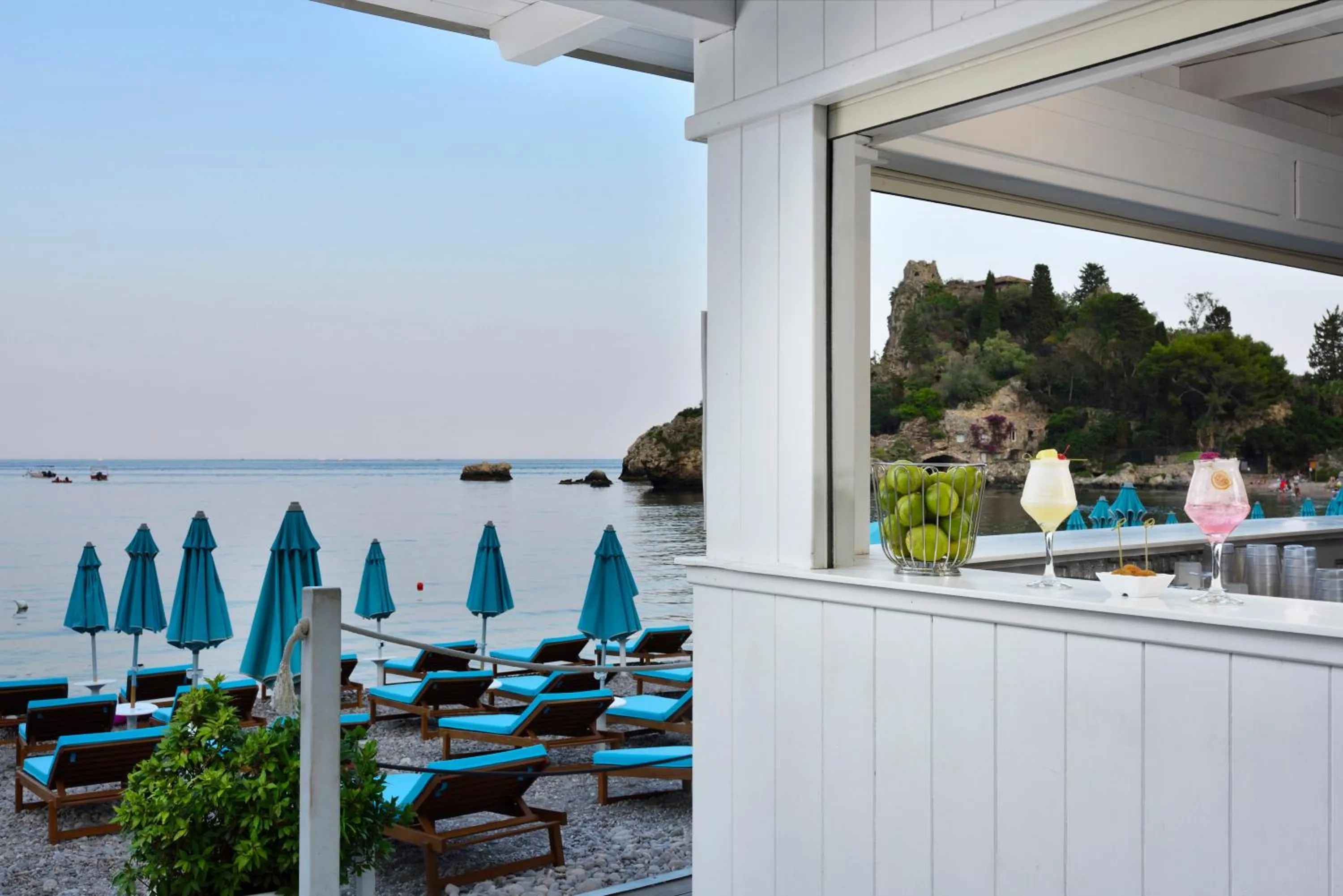 Lounge or bar in La Plage Resort