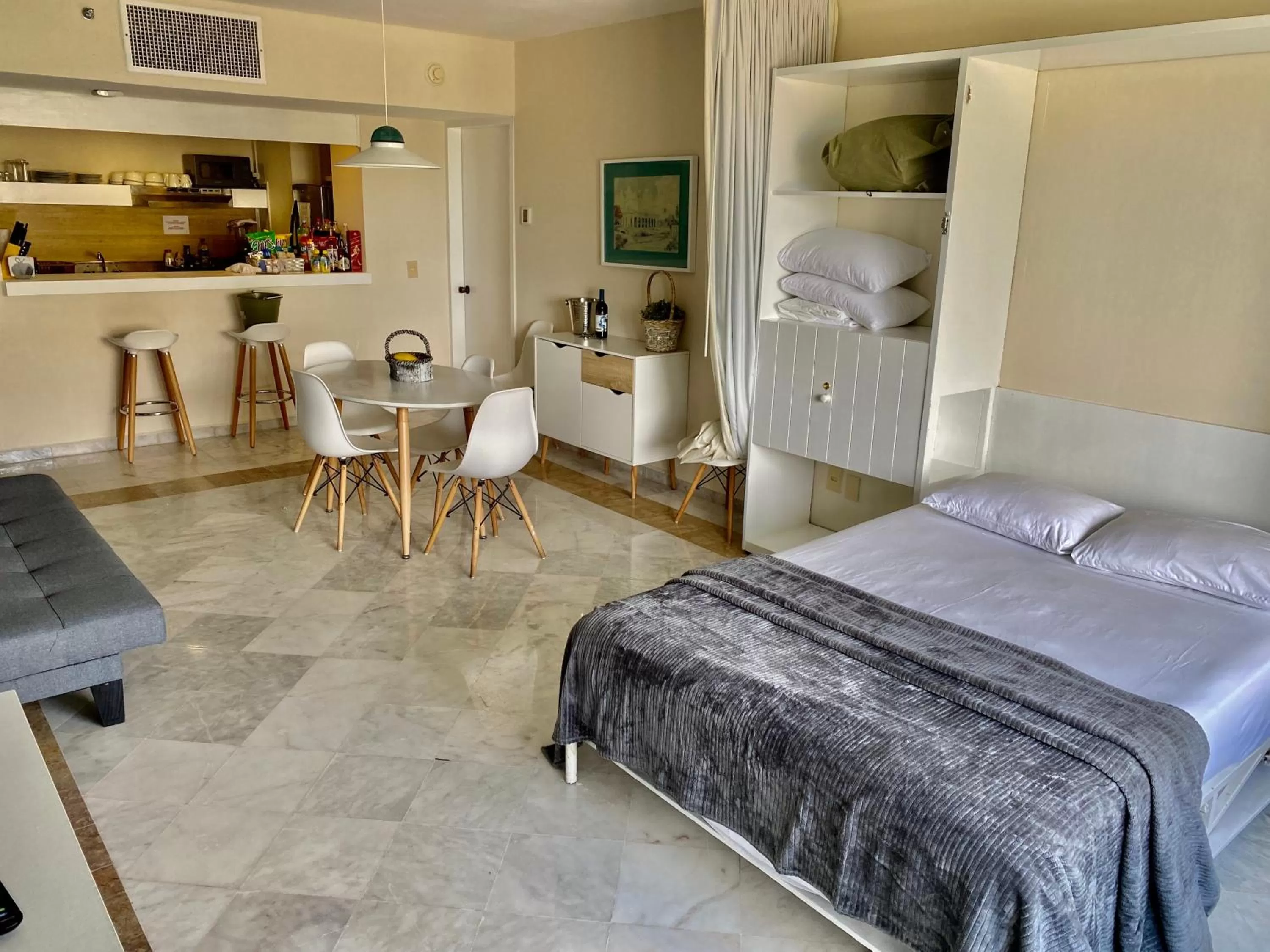 Superior Apartment in Condos inside an Ocean Front Hotel Resort