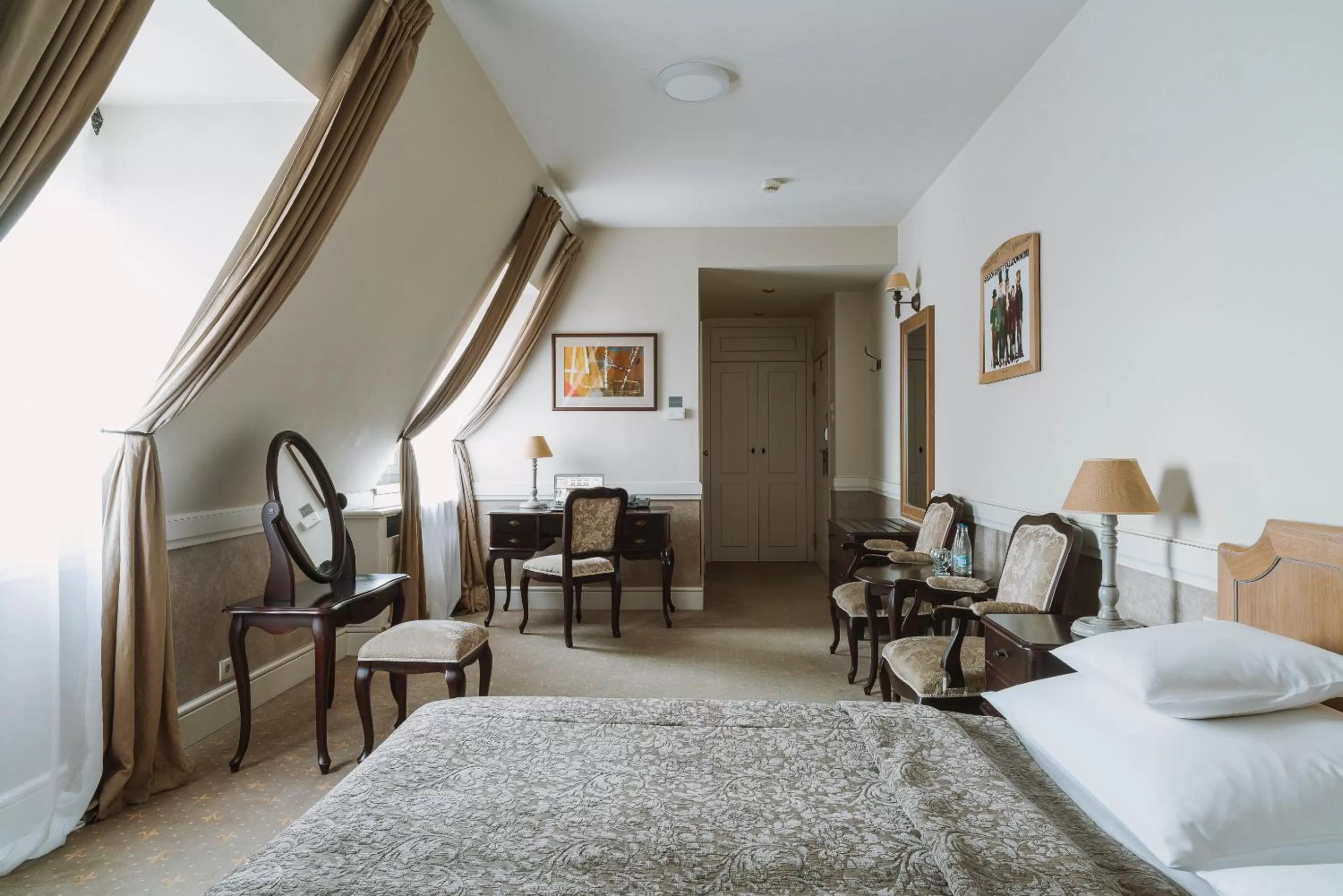 Text overlay, Bed in Art Hotel