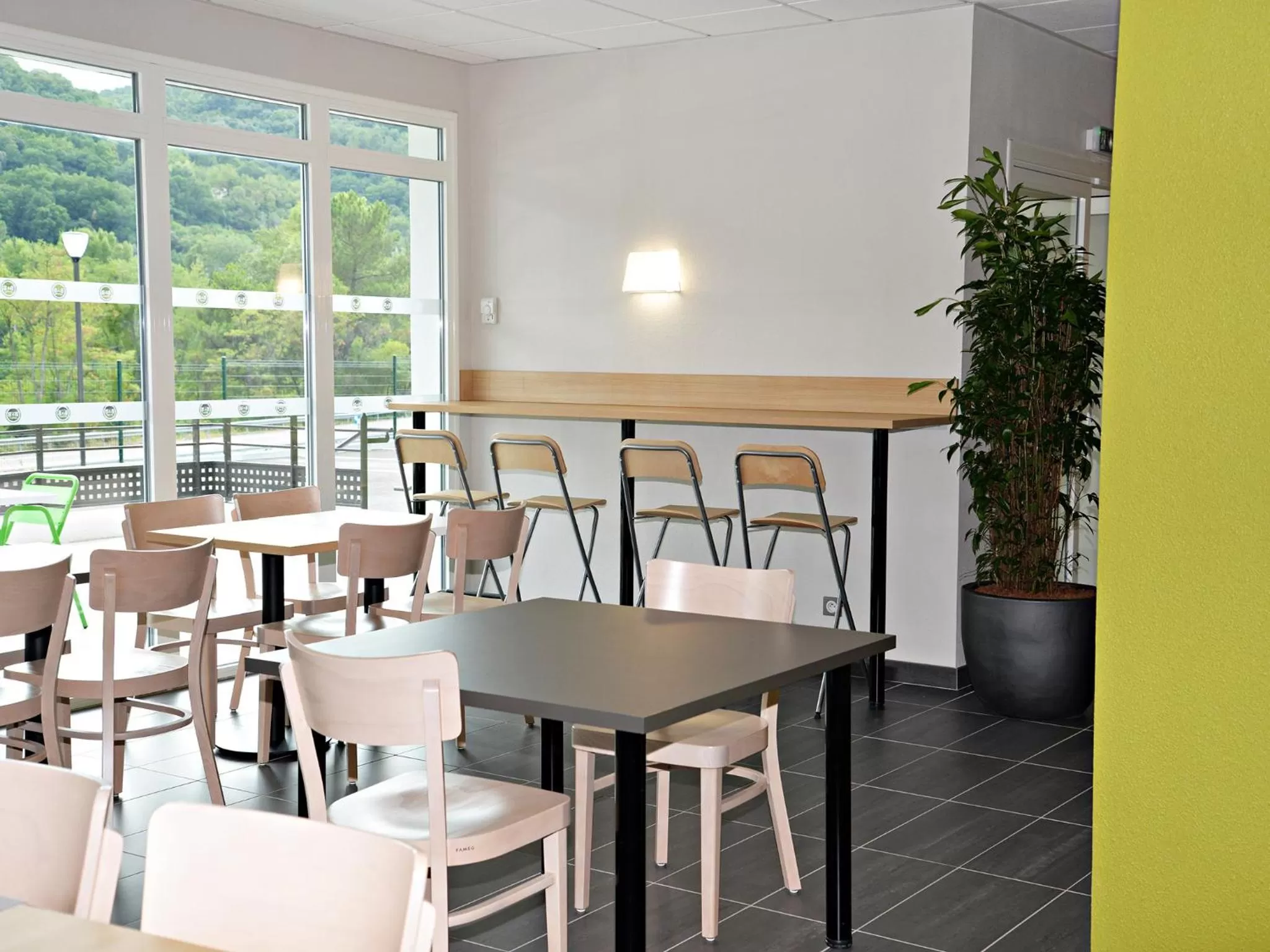 Restaurant/places to eat in B&B HOTEL Alès - Pôle Mécanique