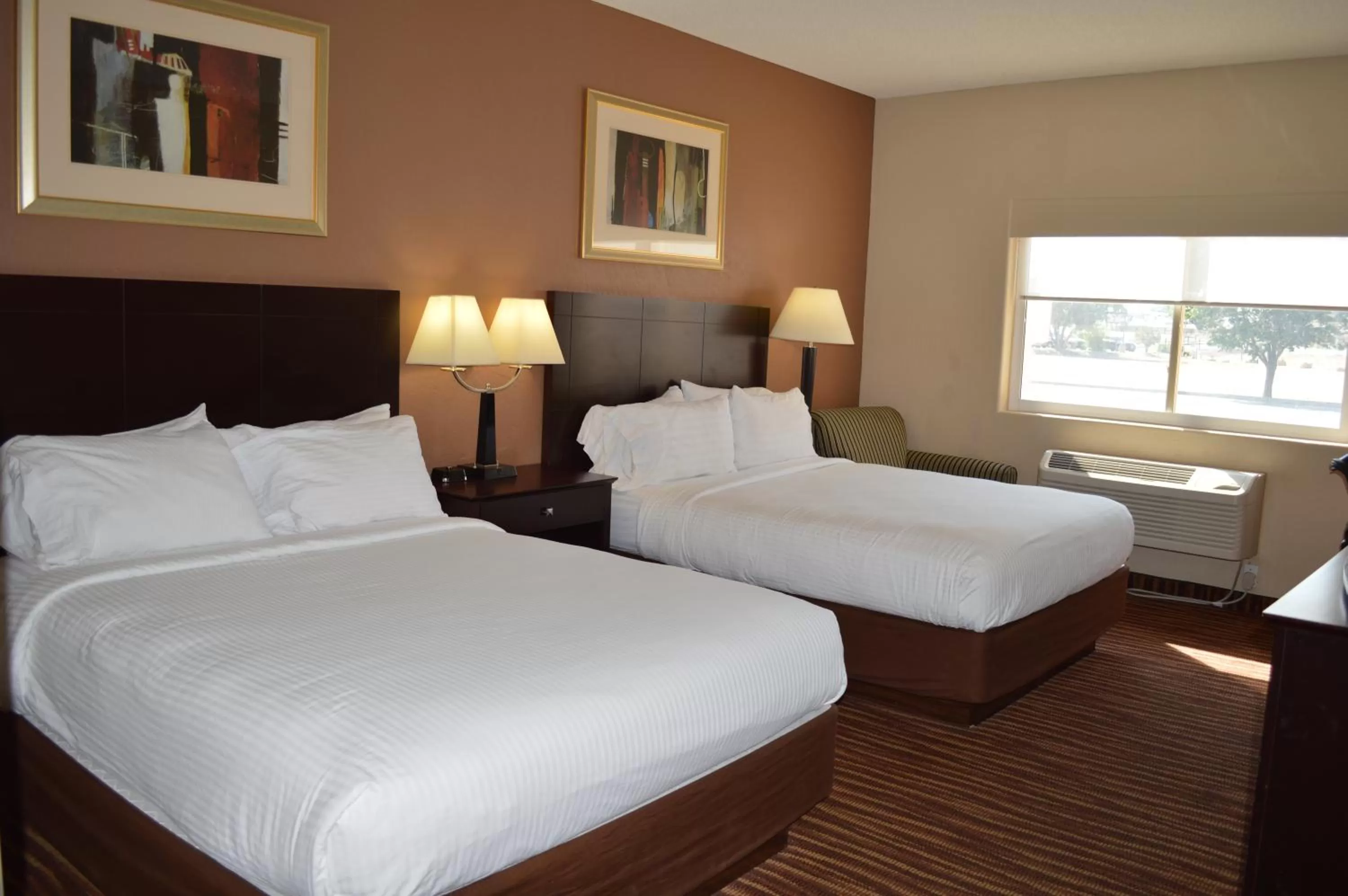 Bed in First Choice Inn at the Swell