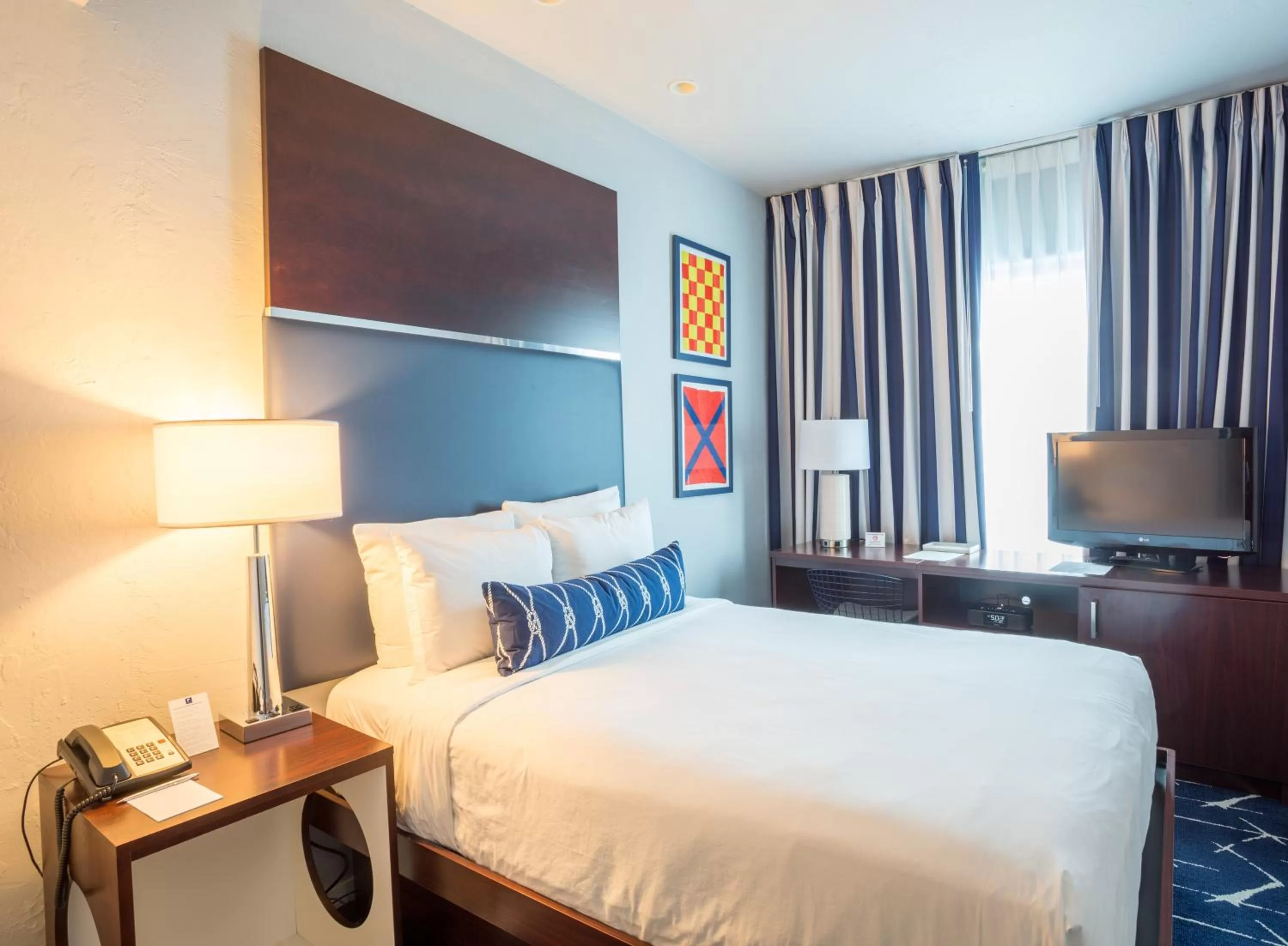 Bedroom, Bed in Albion Hotel