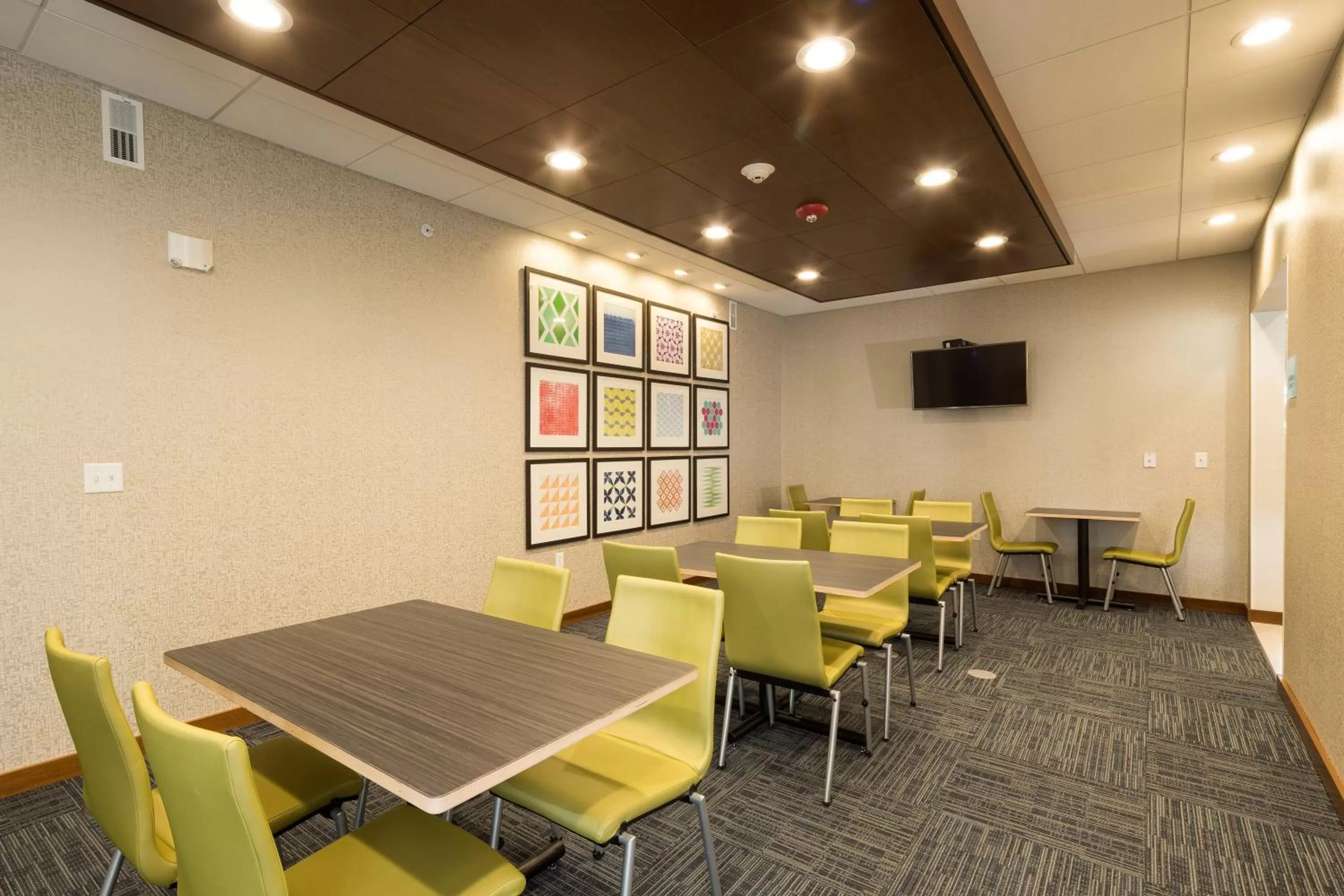 Meeting/conference room in Holiday Inn Express & Suites - Auburn by IHG