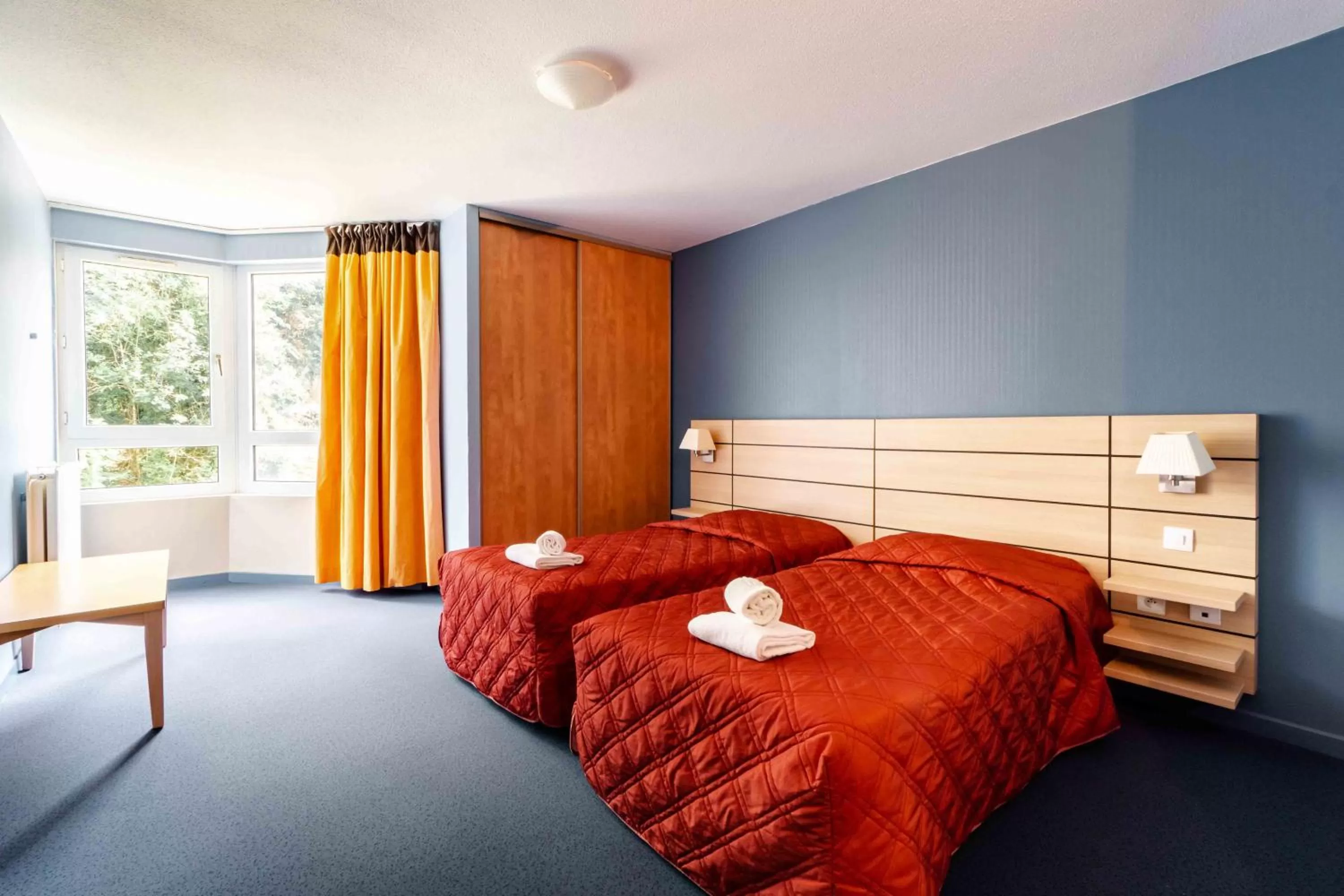 Bed in Villa Mariale by Popinns