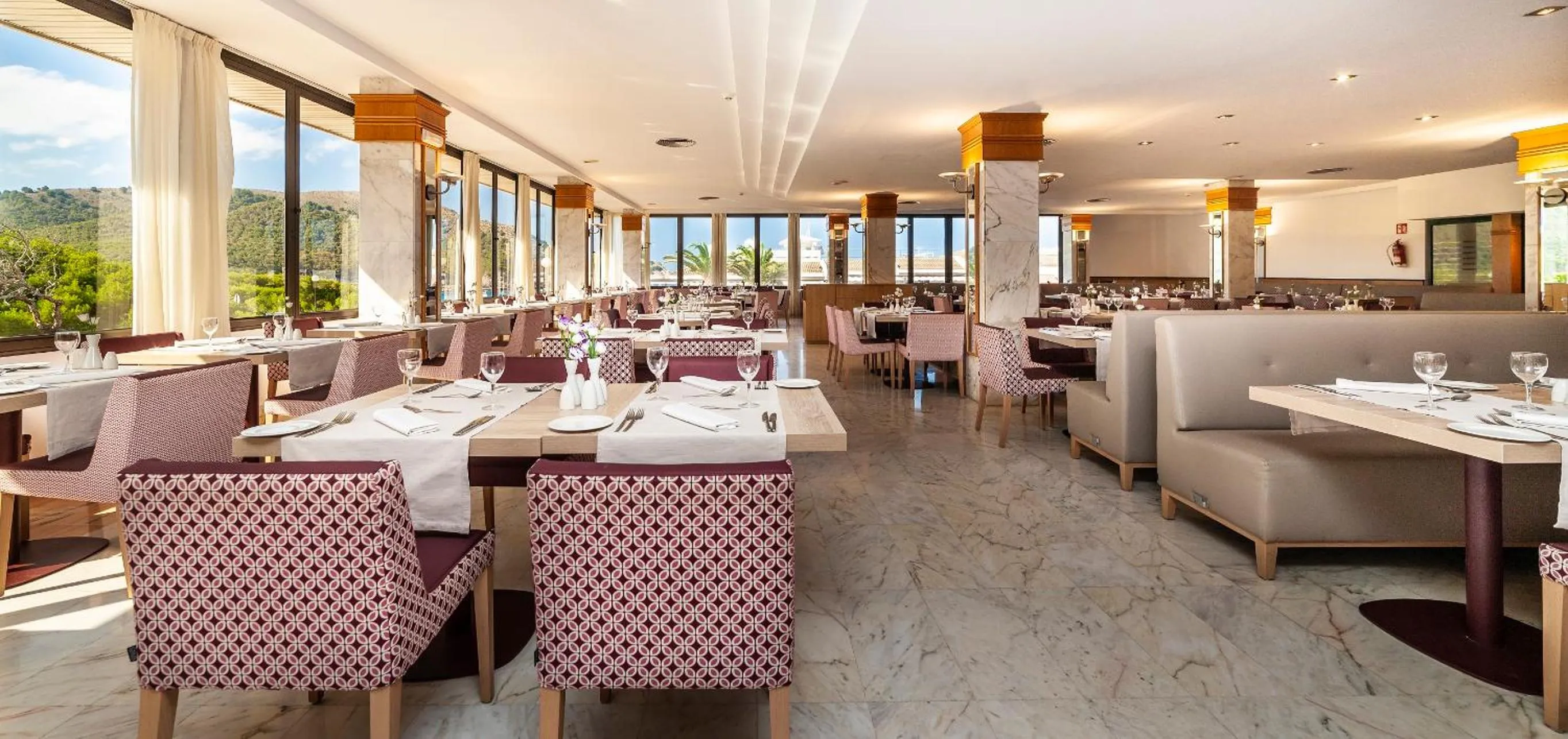 Restaurant/places to eat in Hotel & Spa S'Entrador Playa