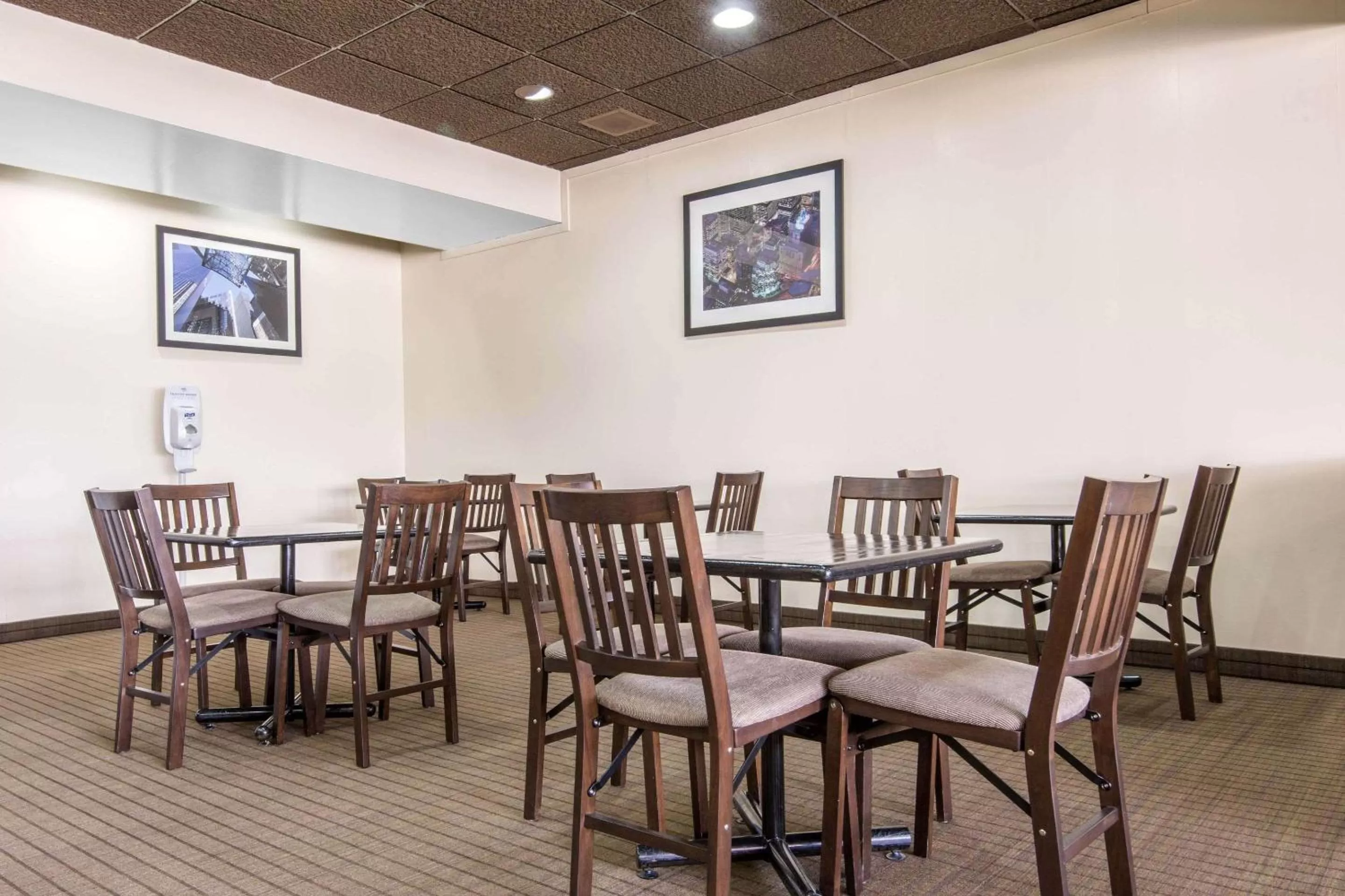 Restaurant/places to eat in Econo Lodge