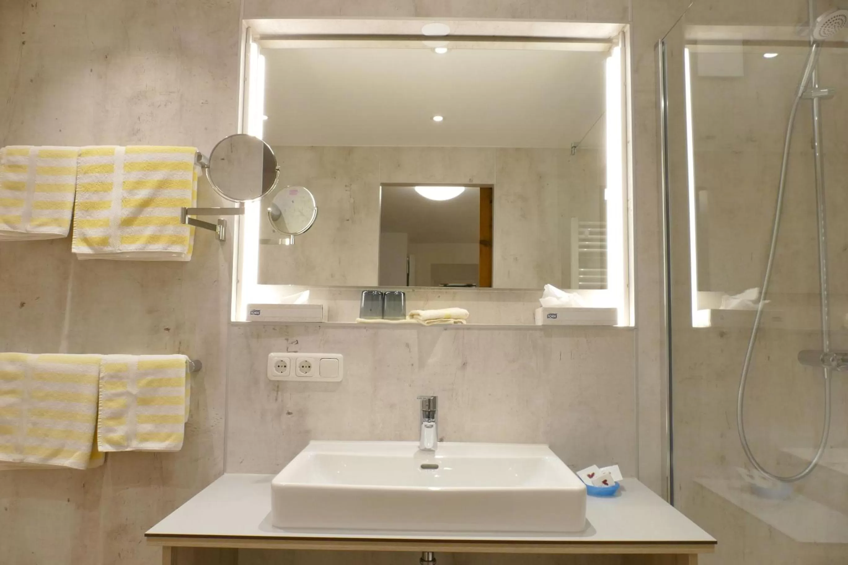 Bathroom in Altstadthotel "Zum Hechten"