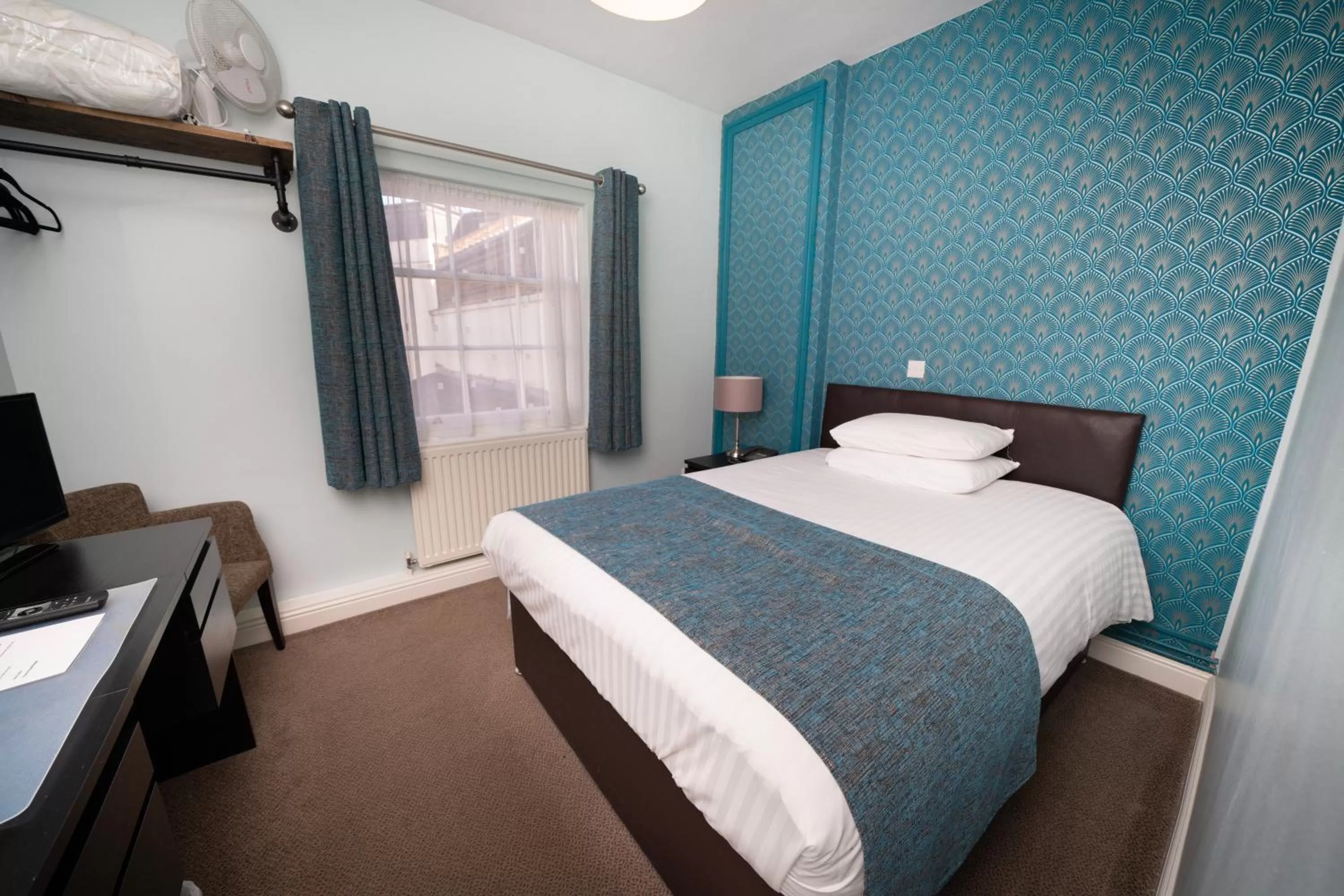 Bedroom, Bed in The Angel Hotel