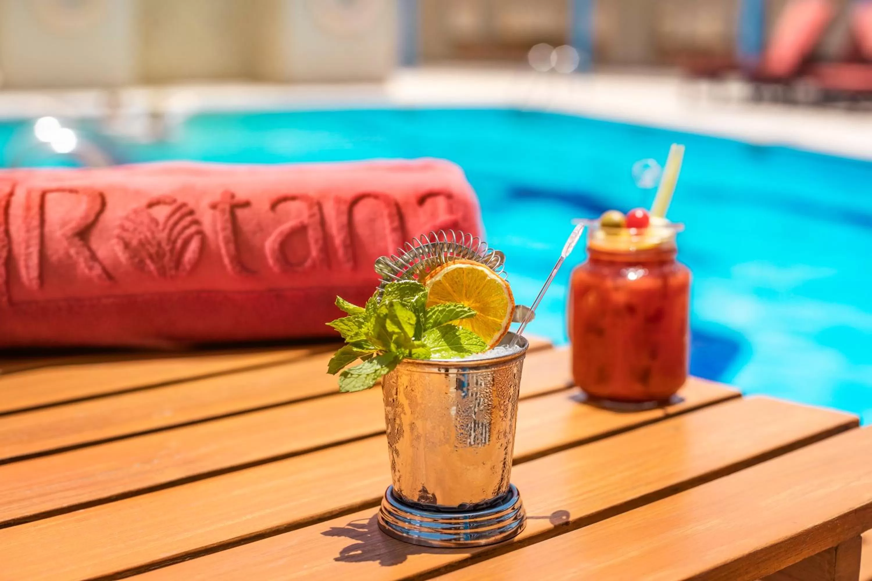 Swimming pool in Jumeira Rotana – Dubai