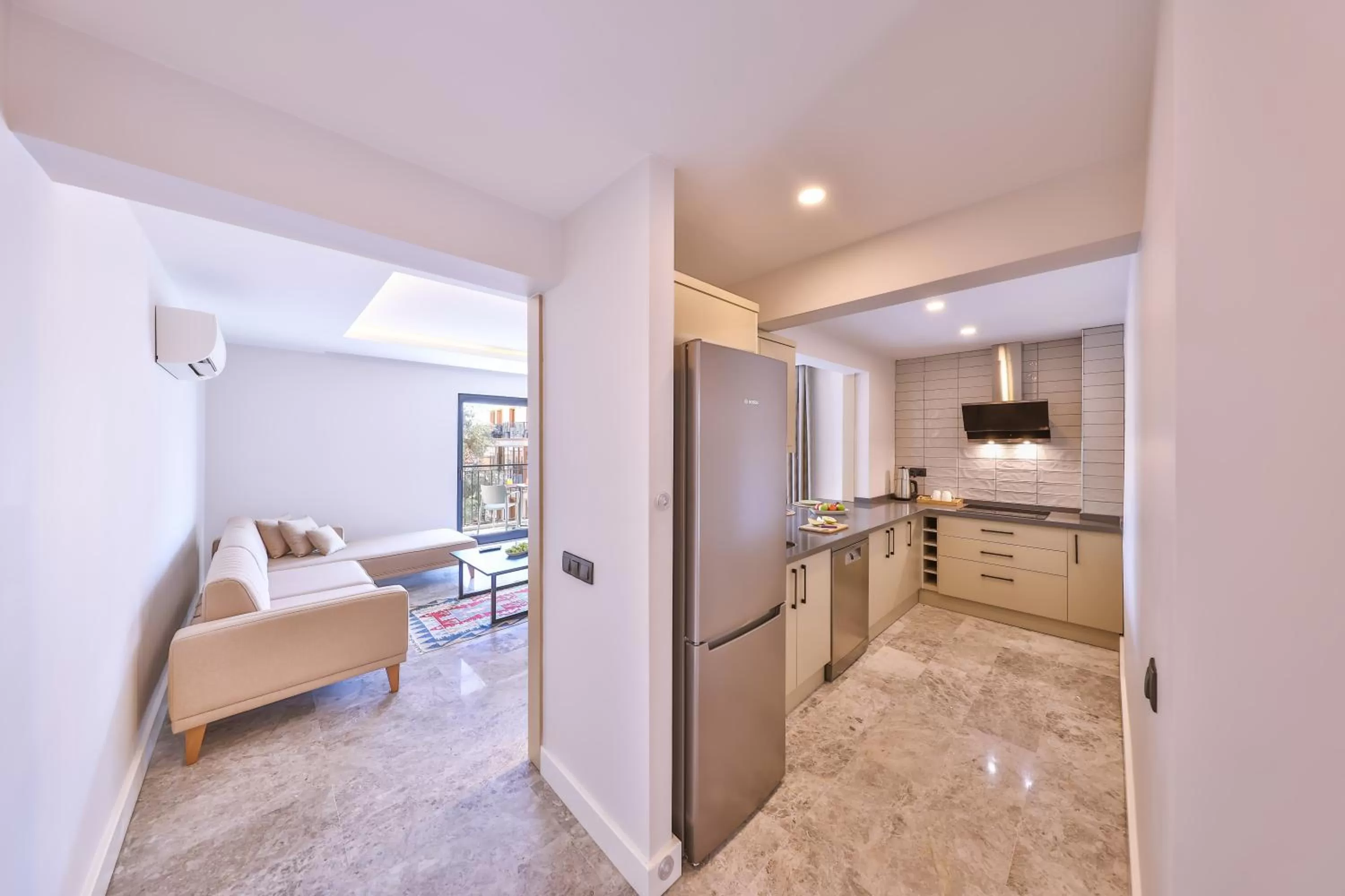 Kitchen or kitchenette, Bed in Sole Vista Homes