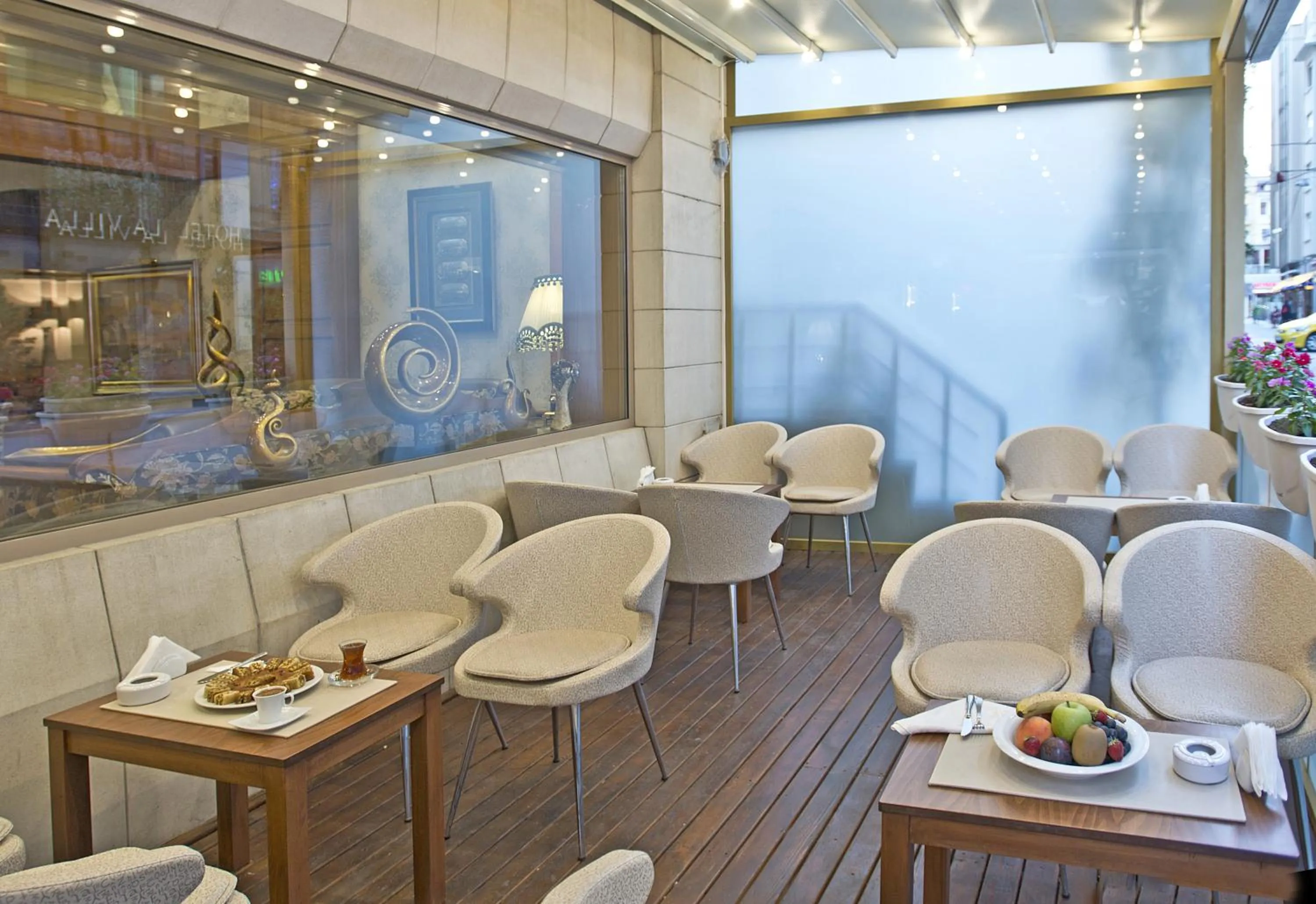 Restaurant/Places to Eat in Eterno Hotel