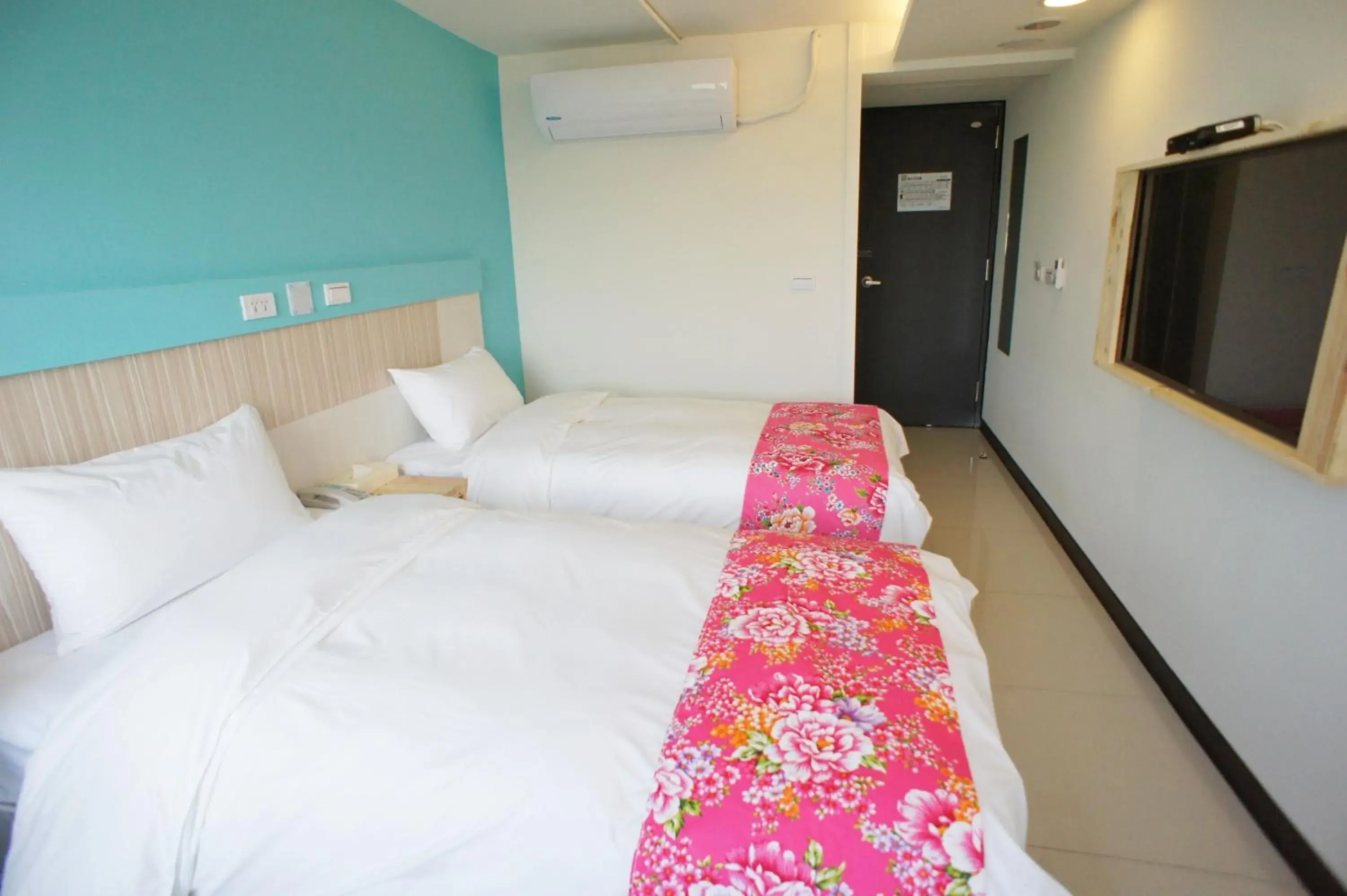 Standard Twin Room in Good Night Hotel Standard Twin Room in Good Night Hotel