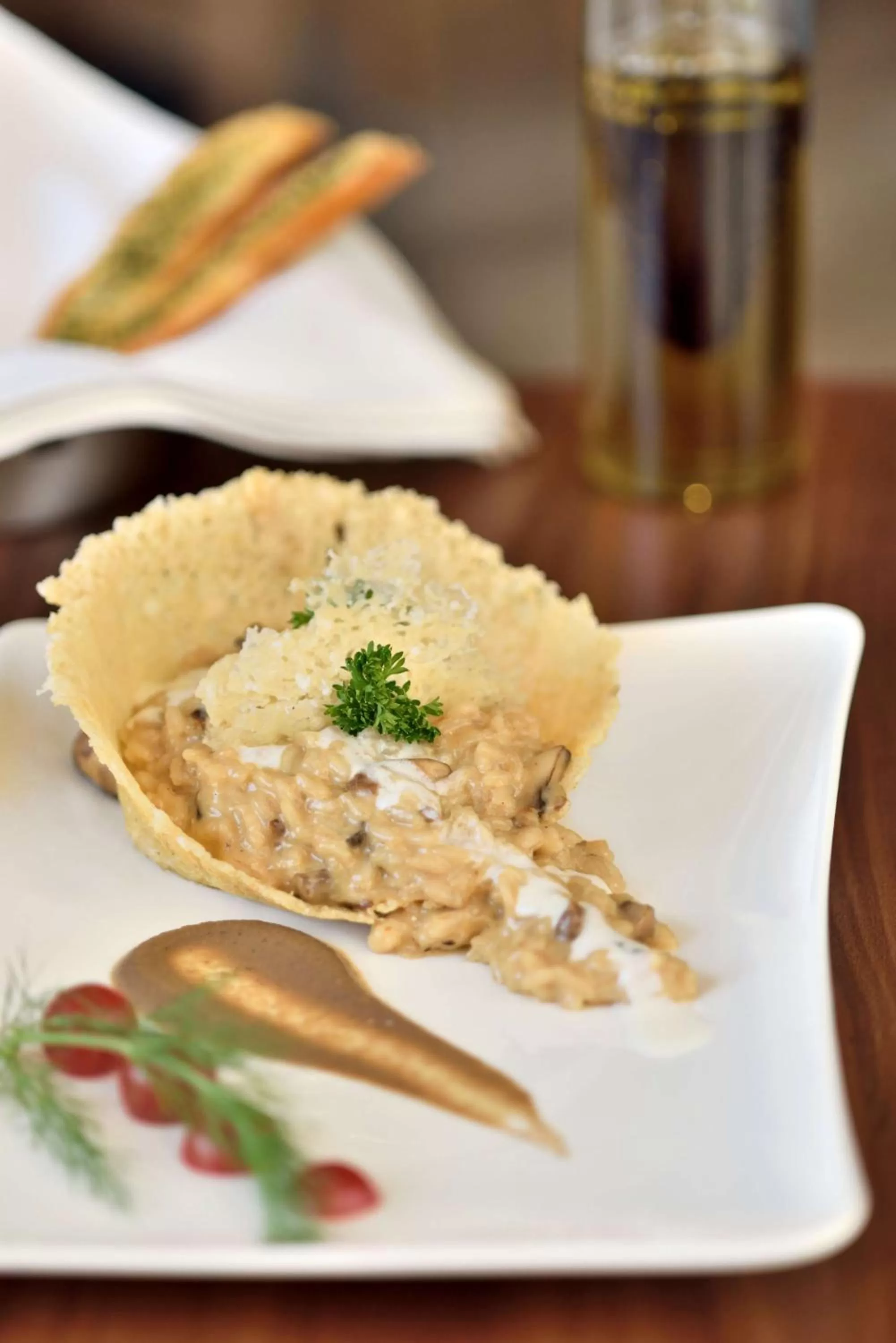 Restaurant/places to eat in Radisson Blu Faridabad