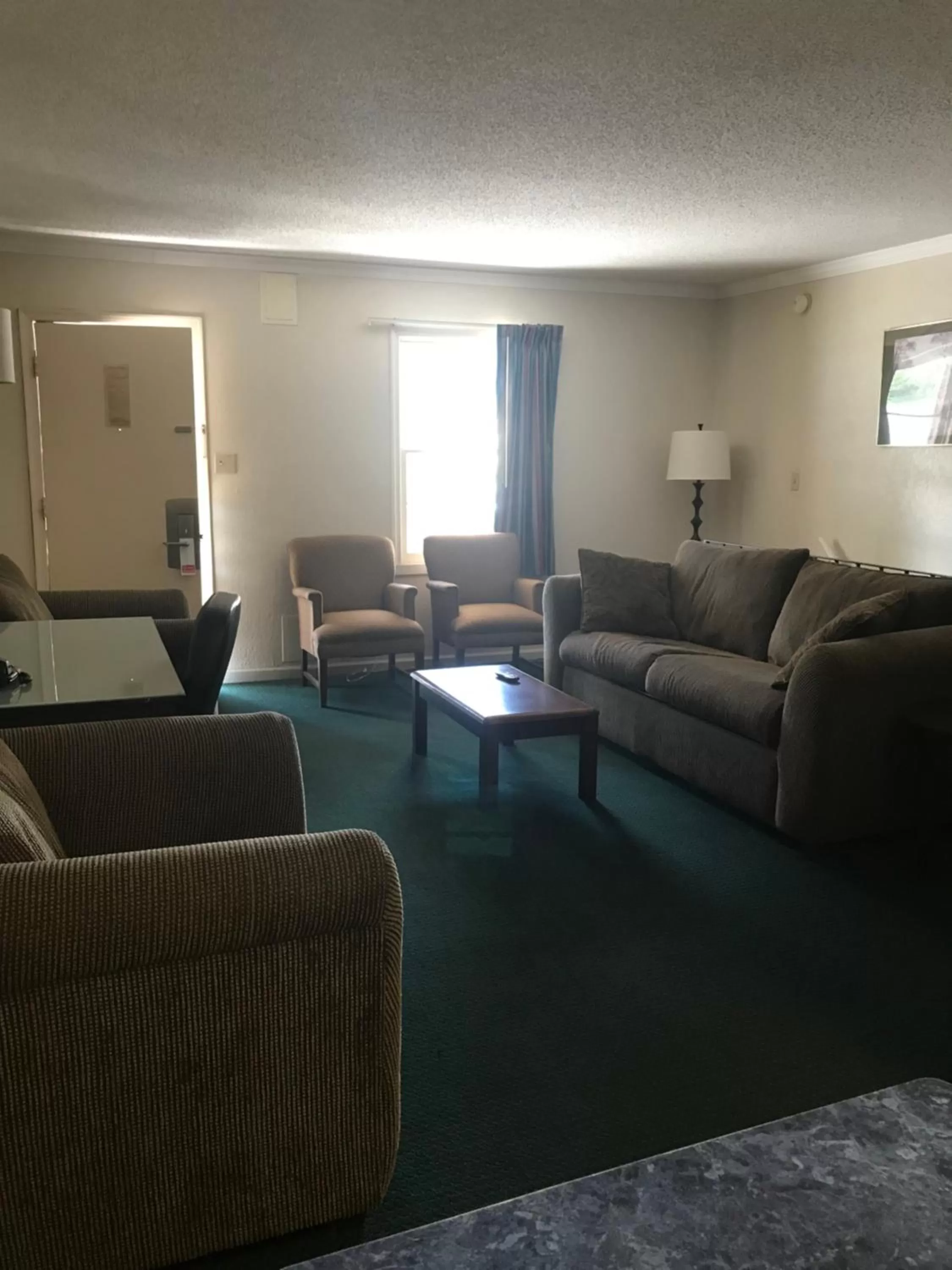 MERRIMAC INN & SUITES