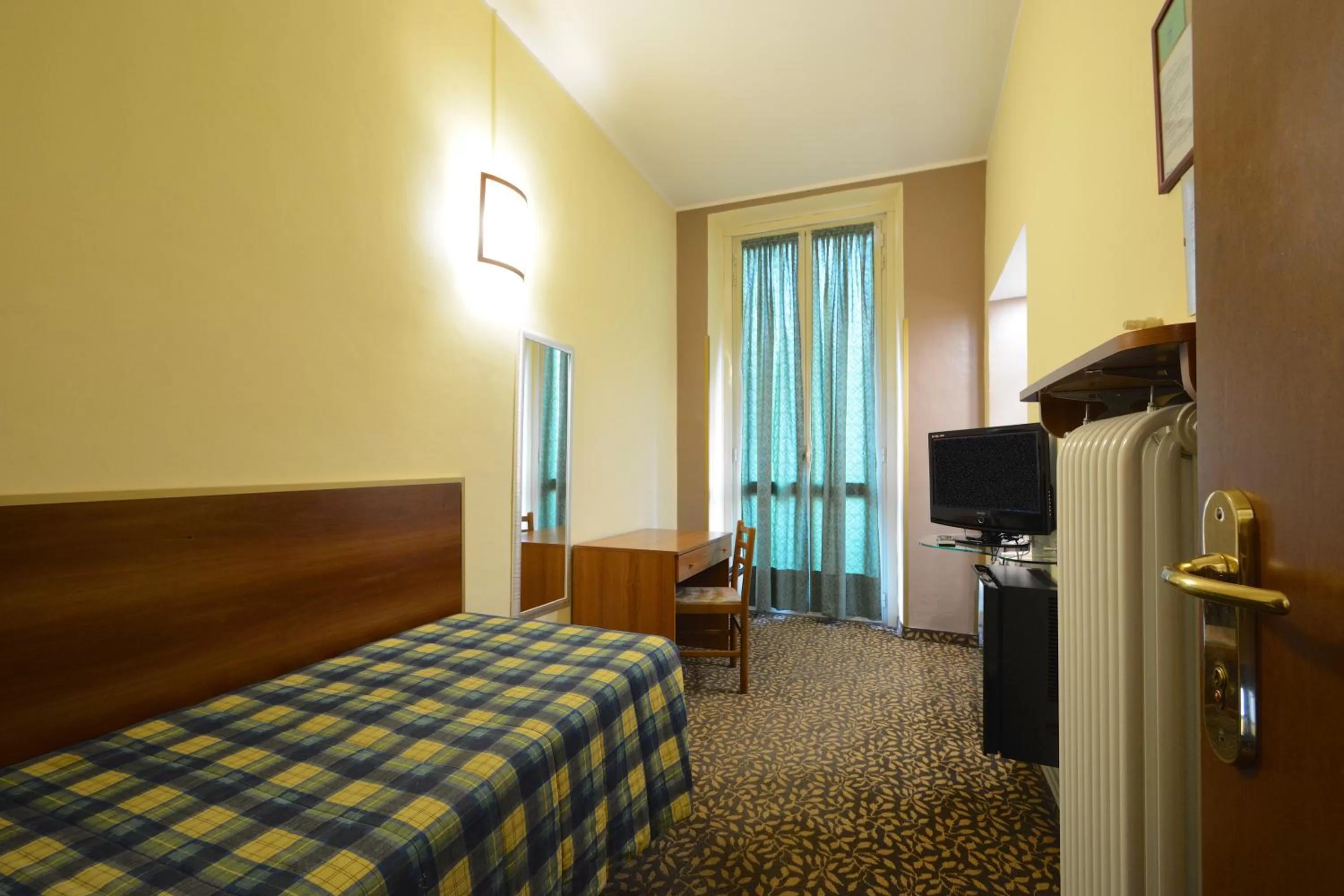 Photo of the whole room, Bed in Hotel Eden