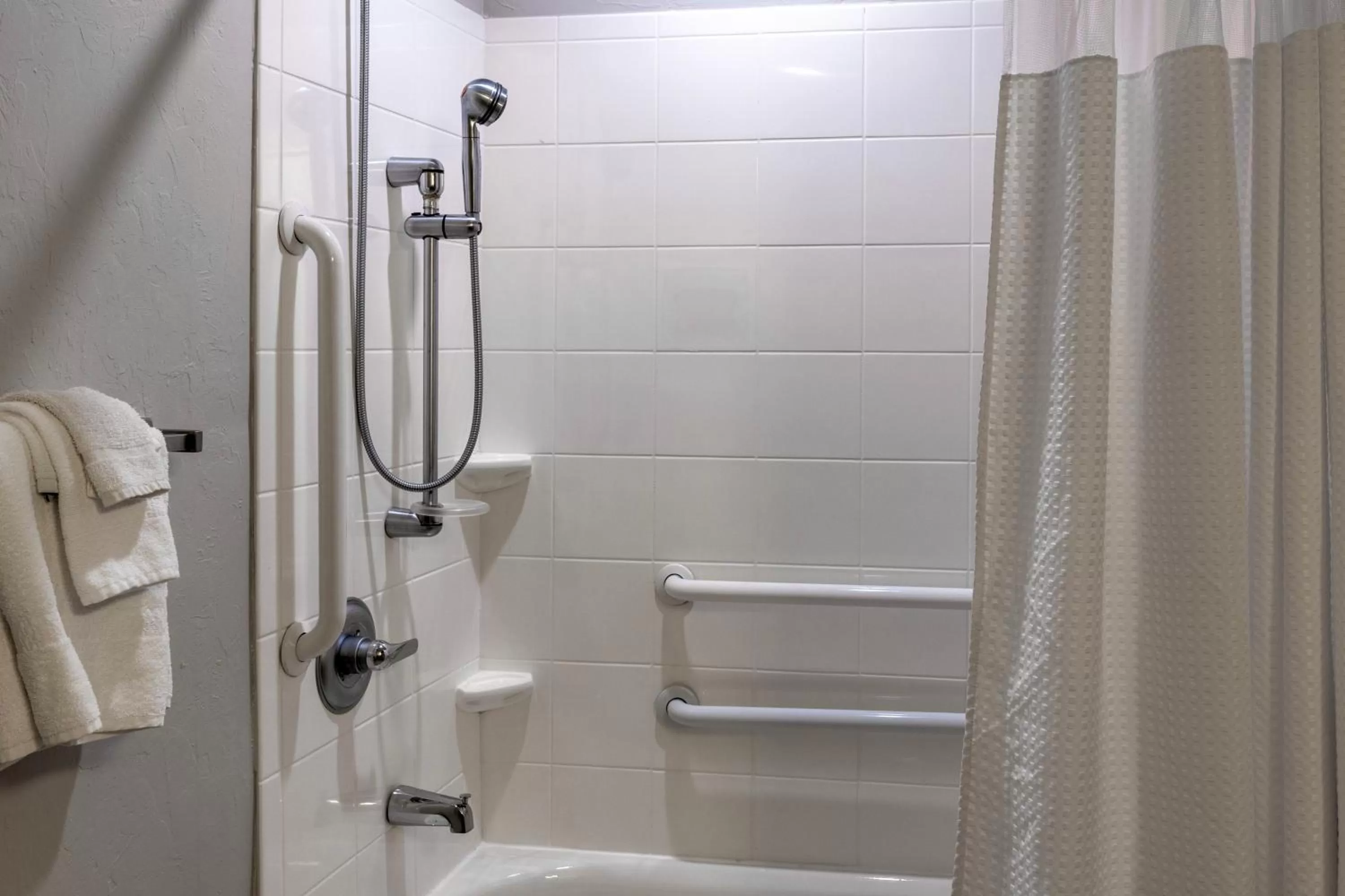Bathroom in Courtyard by Marriott Oklahoma City North/Quail Springs