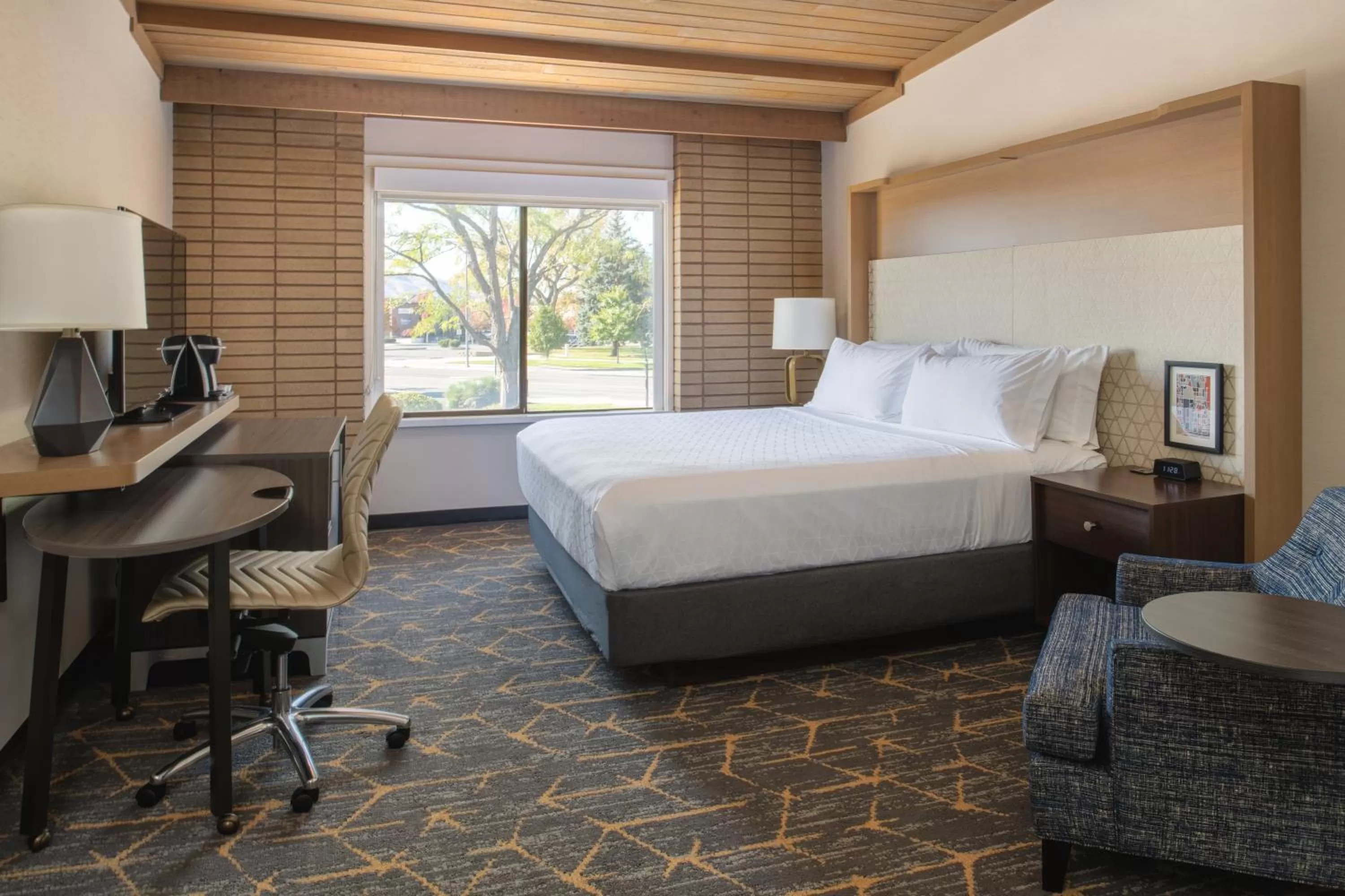 Photo of the whole room, Bed in Holiday Inn Richland on the River by IHG