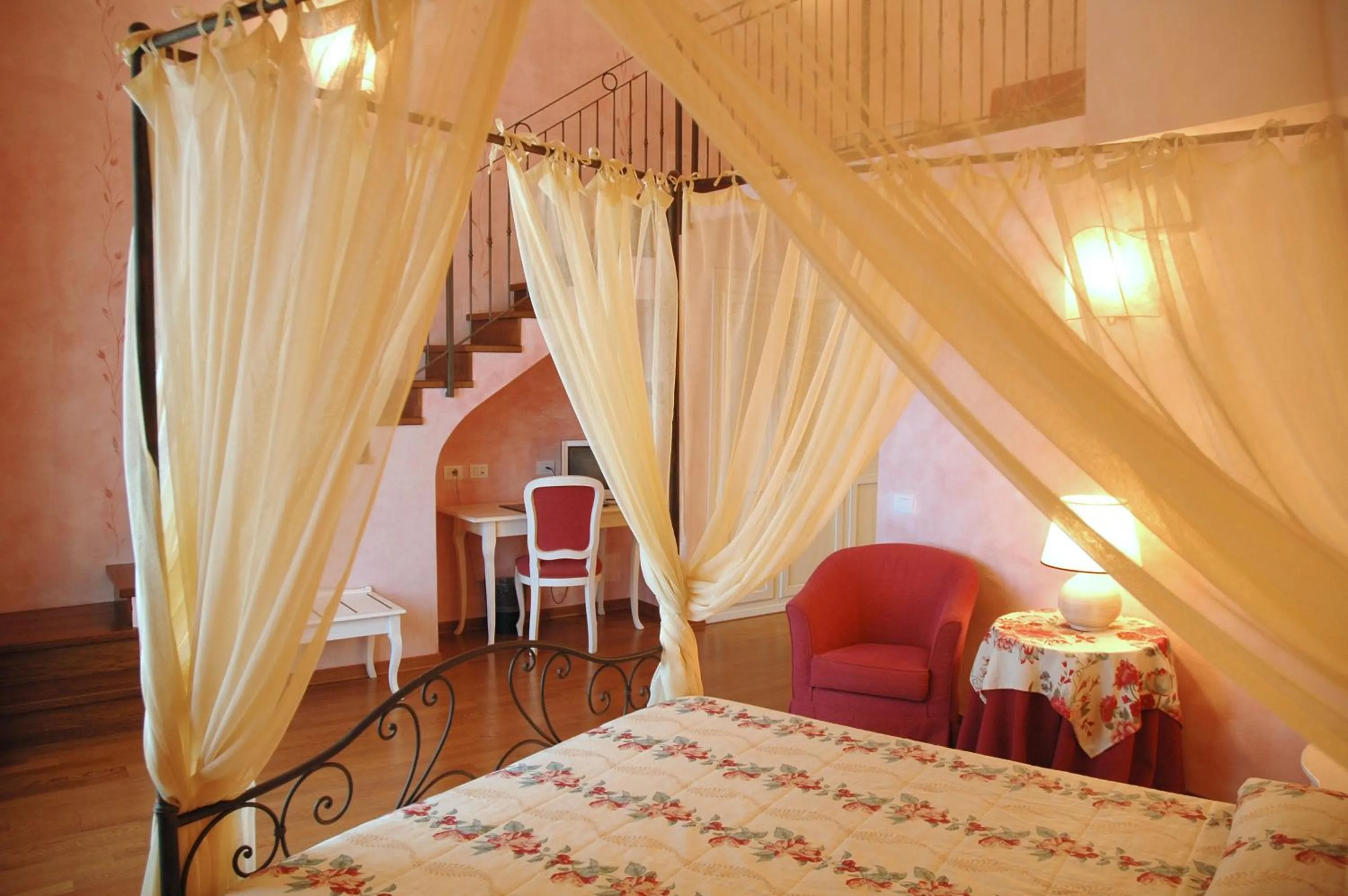 Bedroom, Bed in Hotel Borgo Di Cortefreda - Place of Charme